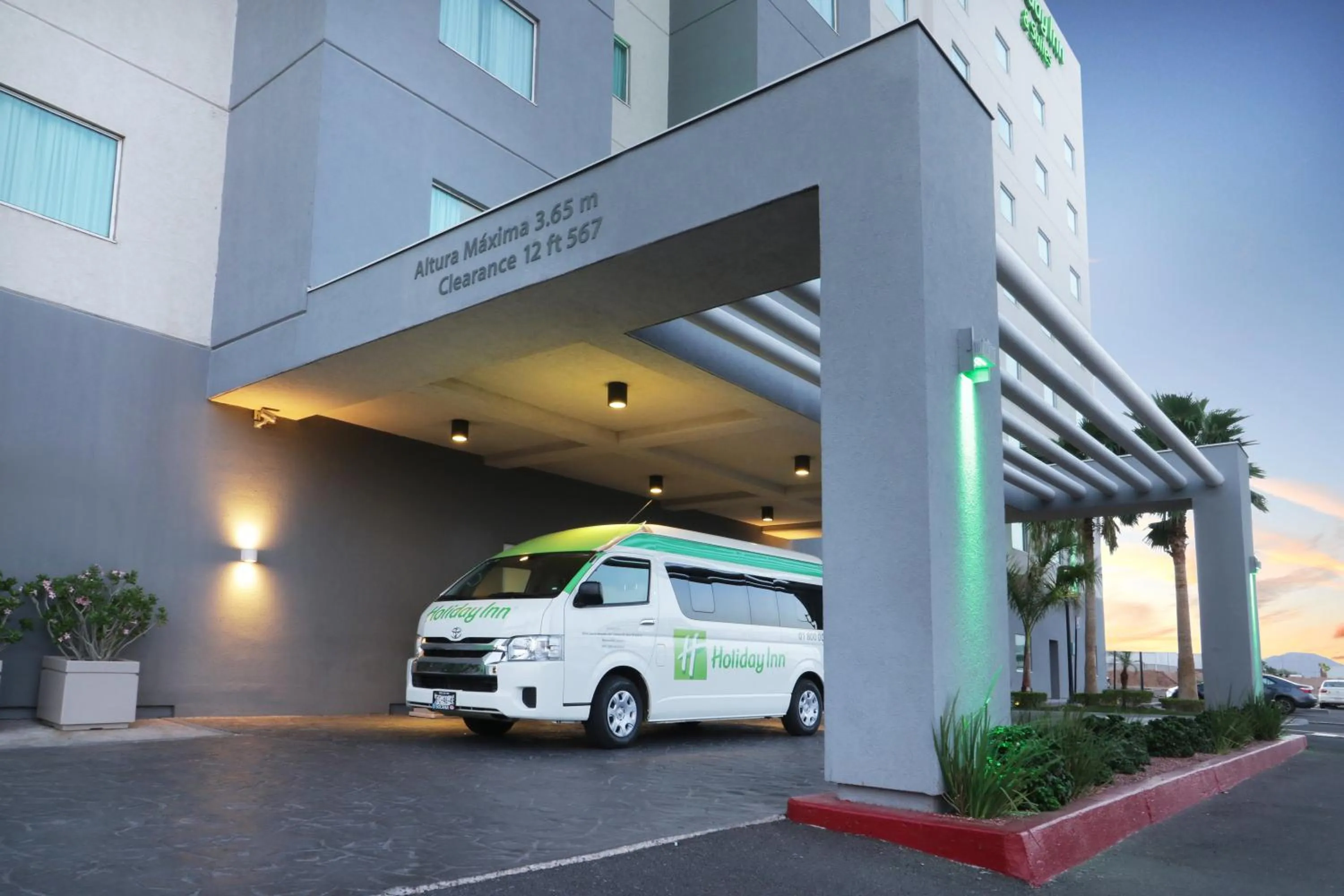 Property building in Holiday Inn Hotel & Suites Hermosillo Aeropuerto by IHG