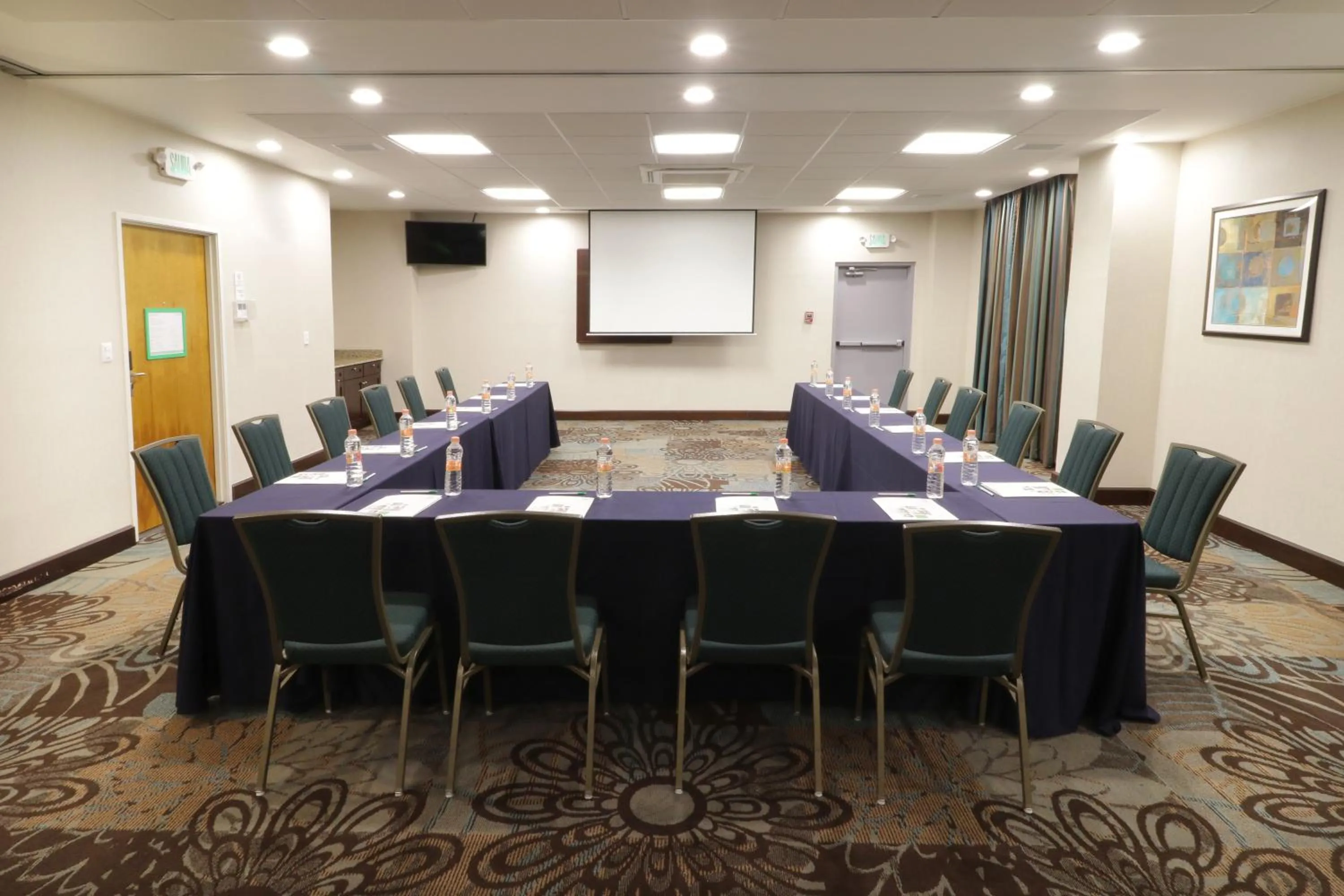 Meeting/conference room in Holiday Inn Hotel & Suites Hermosillo Aeropuerto by IHG