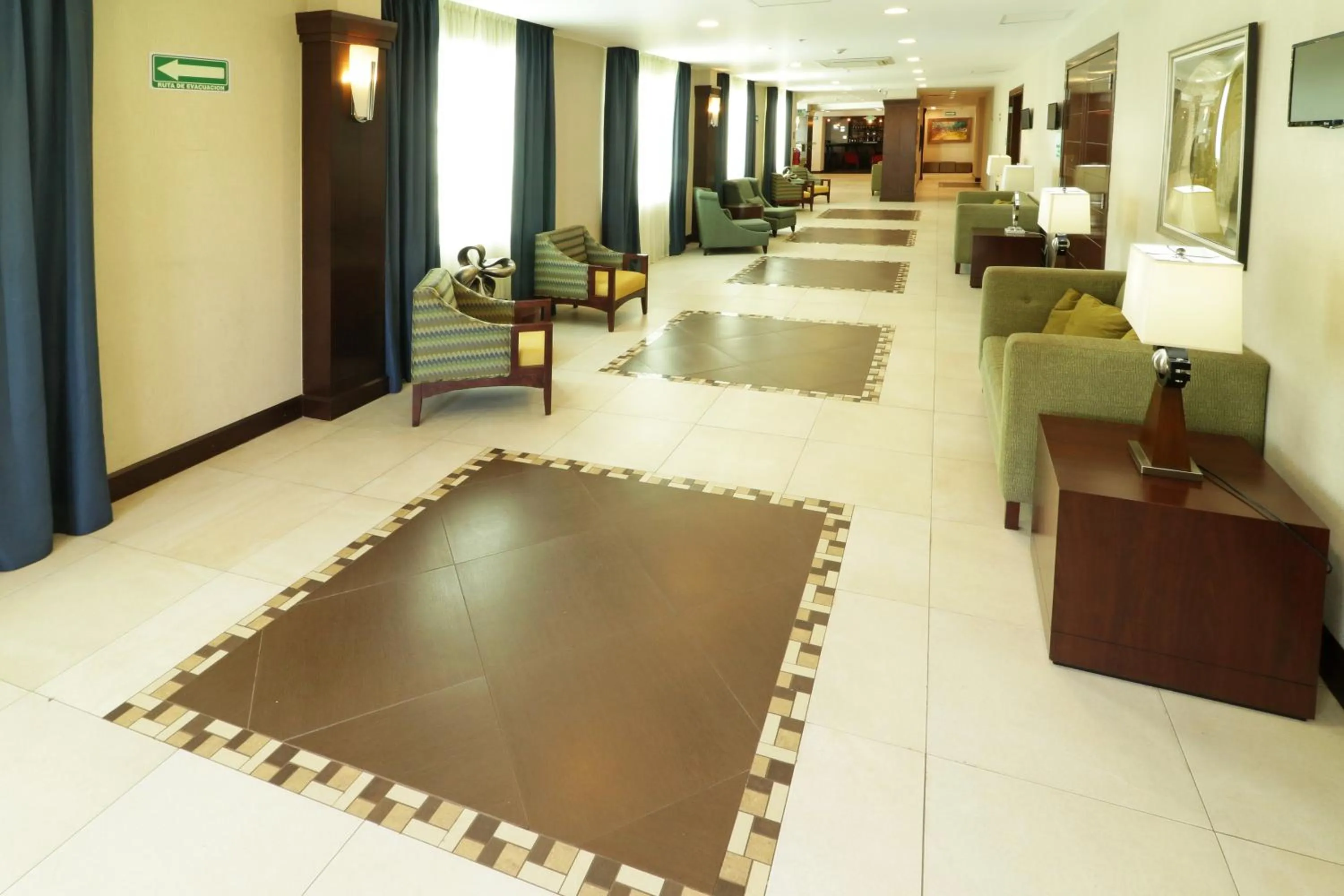 Lobby or reception in Holiday Inn Hotel & Suites Hermosillo Aeropuerto by IHG
