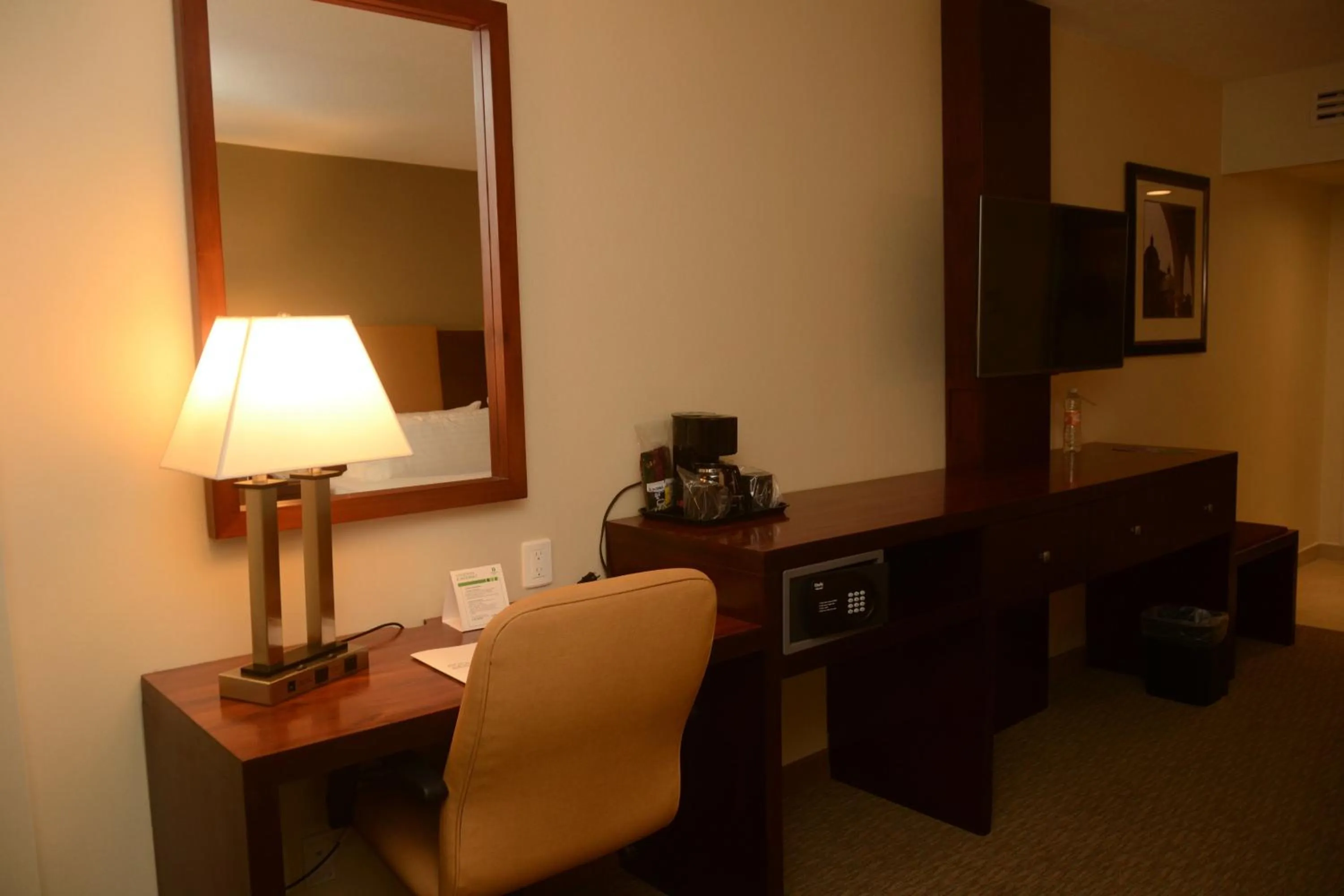 Photo of the whole room in Holiday Inn Hotel & Suites Hermosillo Aeropuerto by IHG