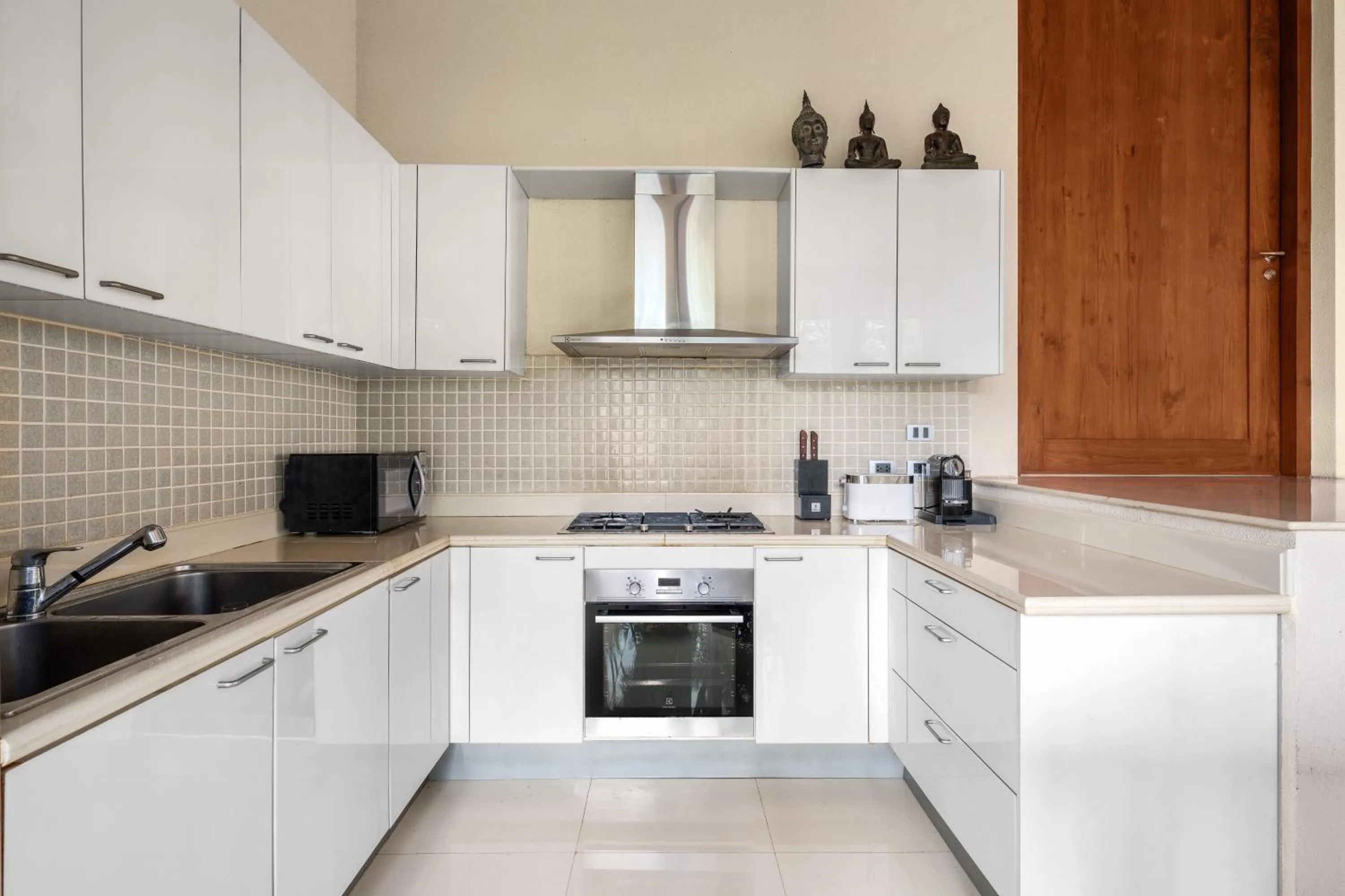 Kitchen or kitchenette in Ban Reemo Luxury Villa