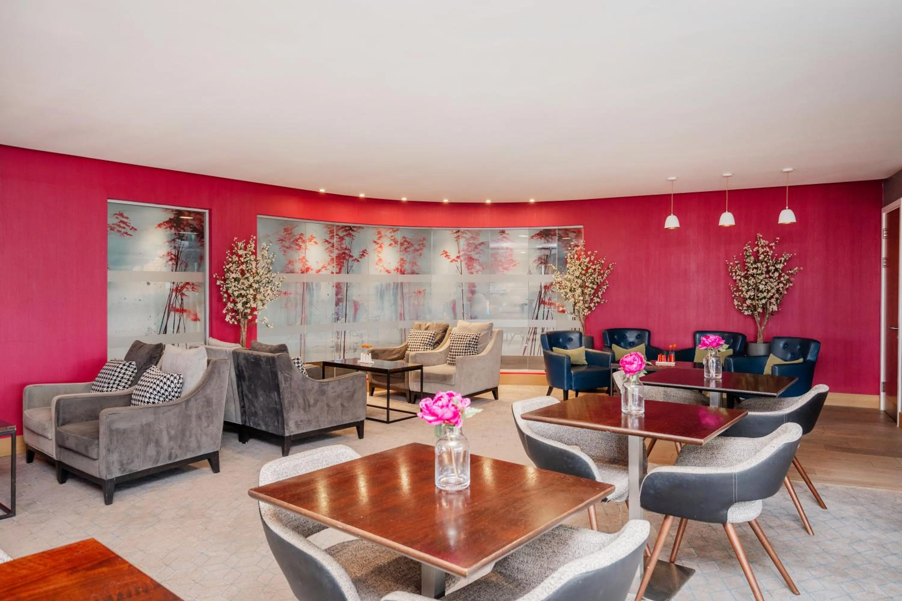 Lounge or bar in Crowne Plaza Newcastle - Stephenson Quarter by IHG