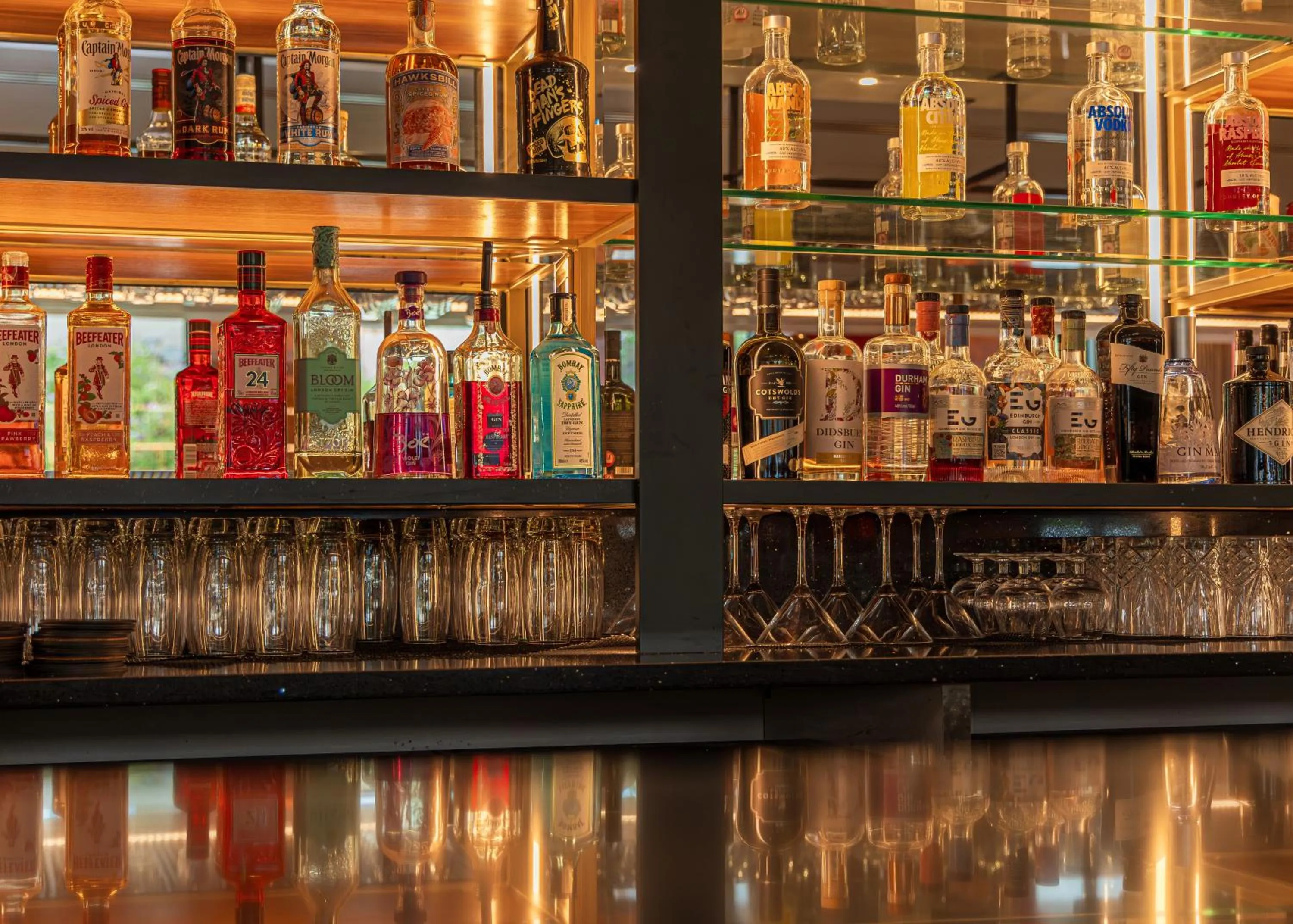 Lounge or bar in Crowne Plaza Newcastle - Stephenson Quarter by IHG