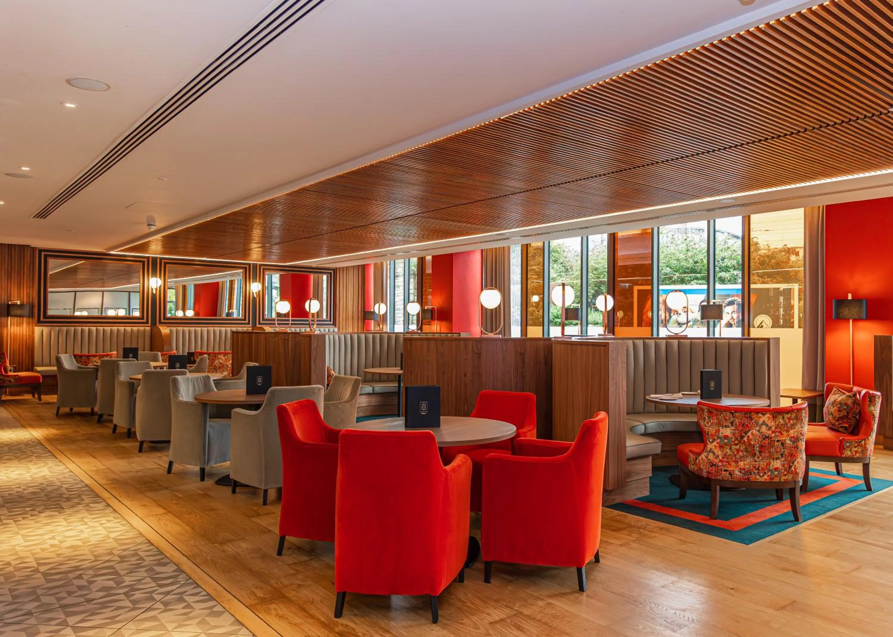 Lounge or bar in Crowne Plaza Newcastle - Stephenson Quarter by IHG