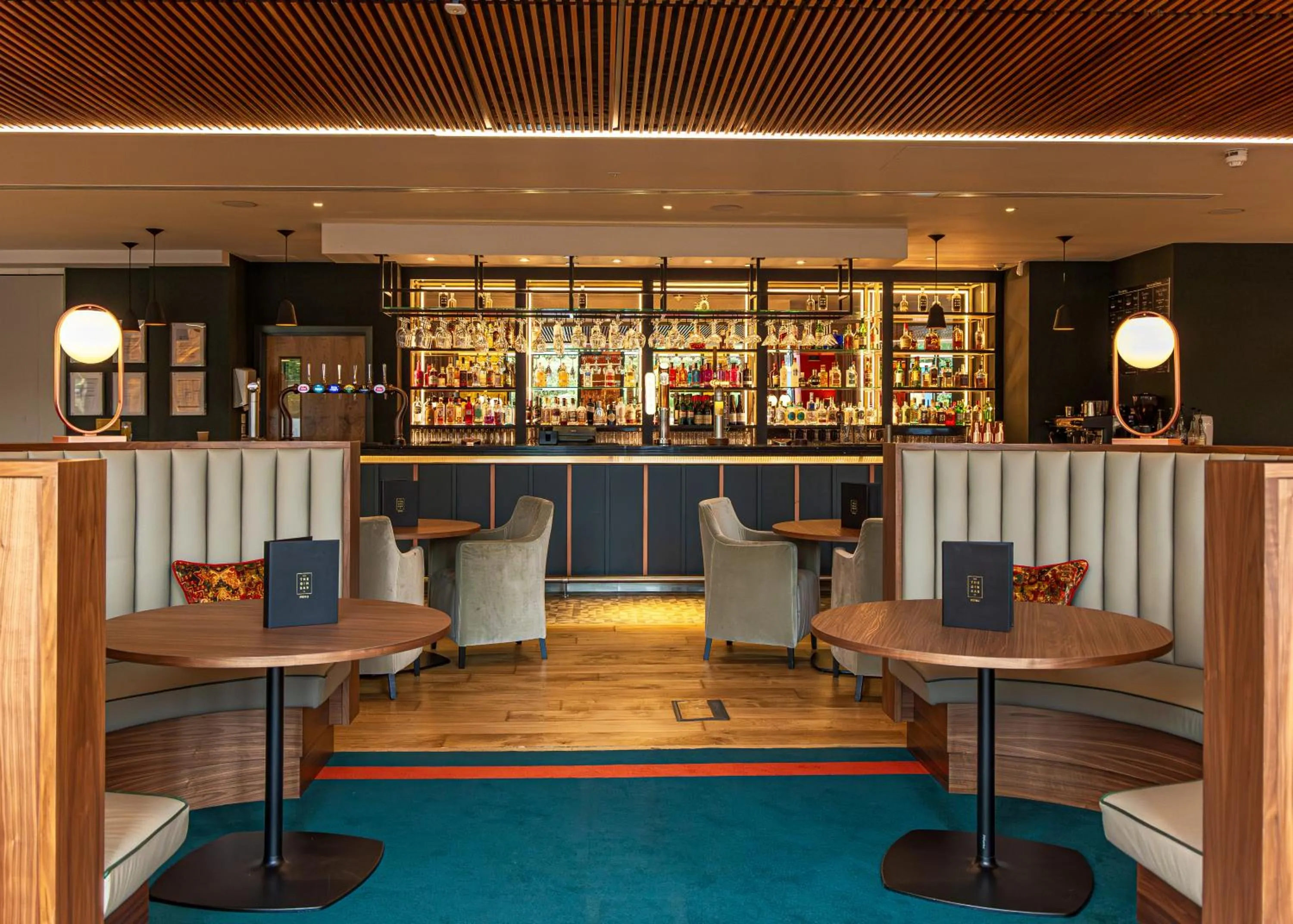 Lounge or bar in Crowne Plaza Newcastle - Stephenson Quarter by IHG