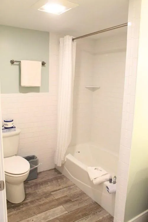 Bathroom in Aqua Beach Hotel