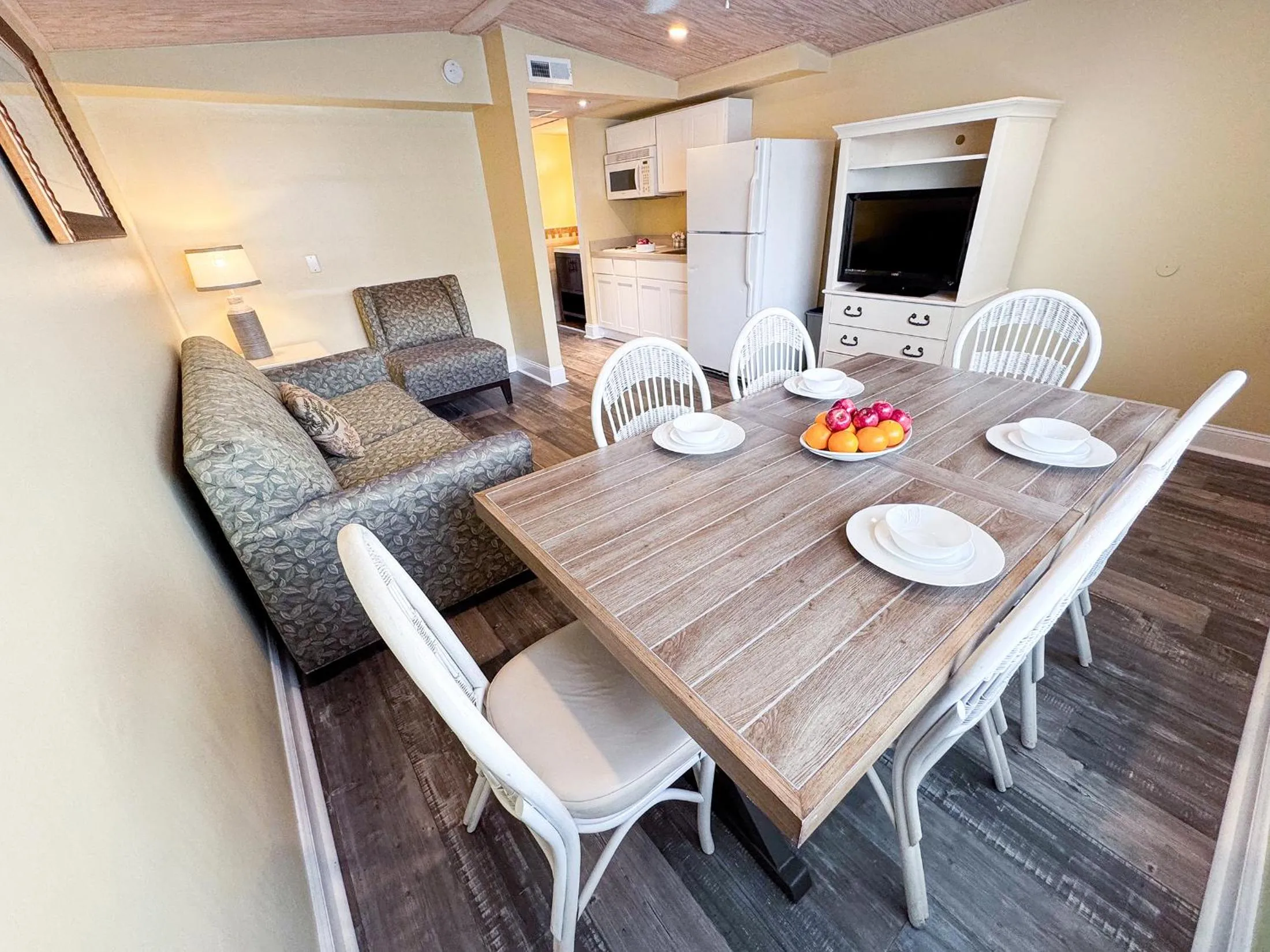 Dining area in Aqua Beach Hotel