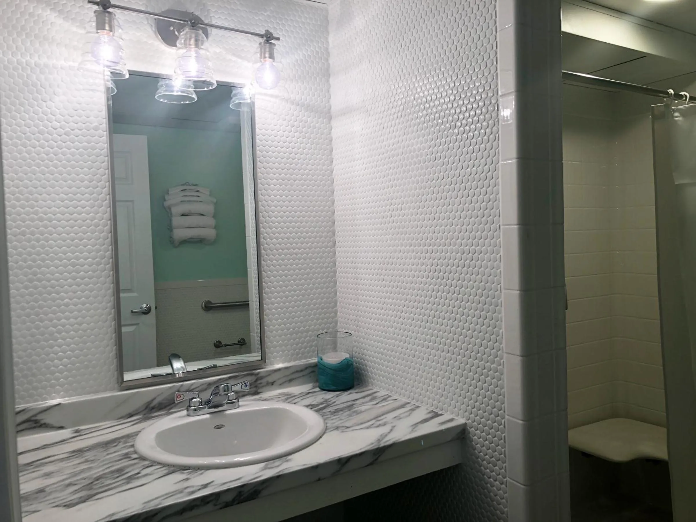 Bathroom in Aqua Beach Hotel