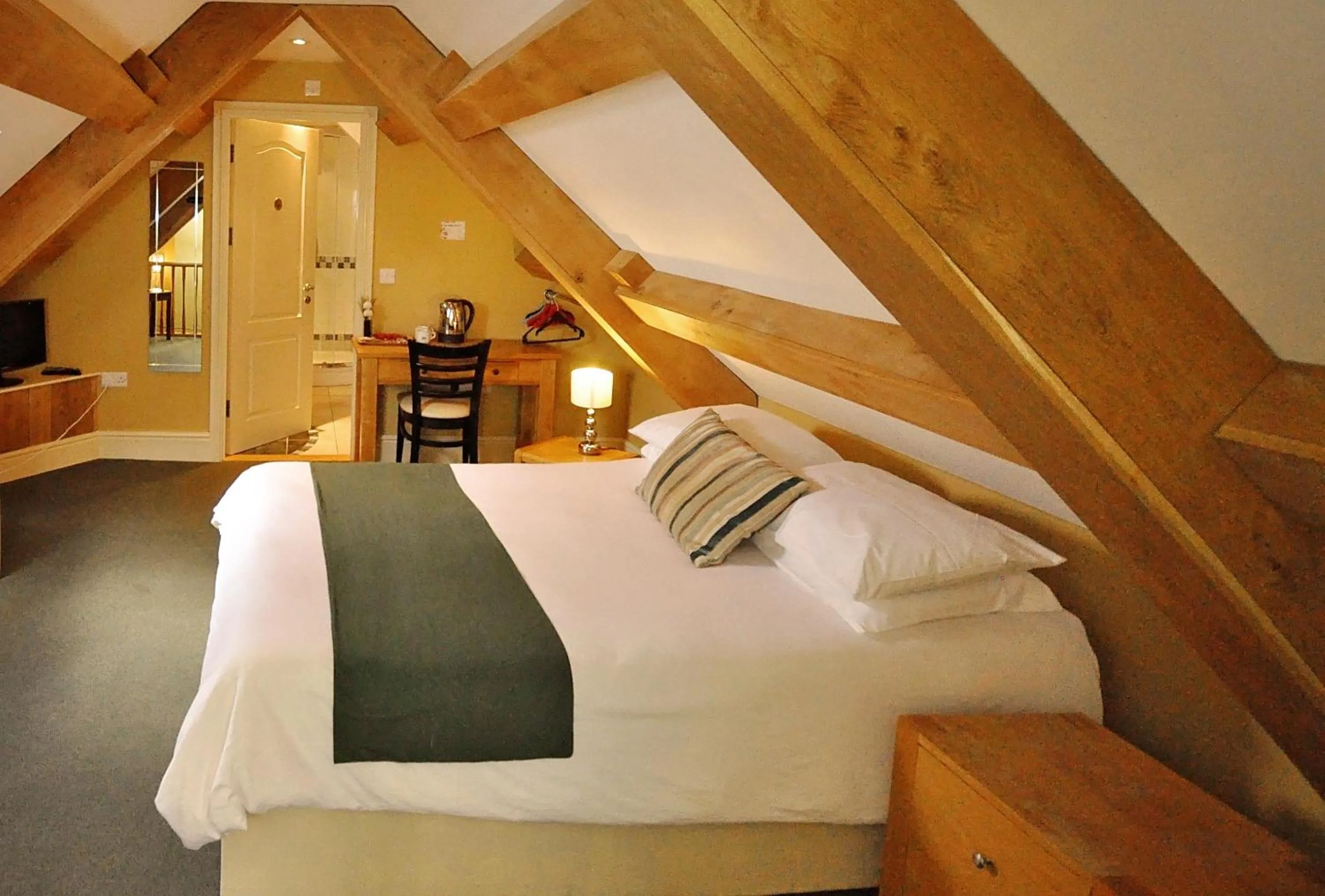 Bedroom, Bed in The Castle Hotel