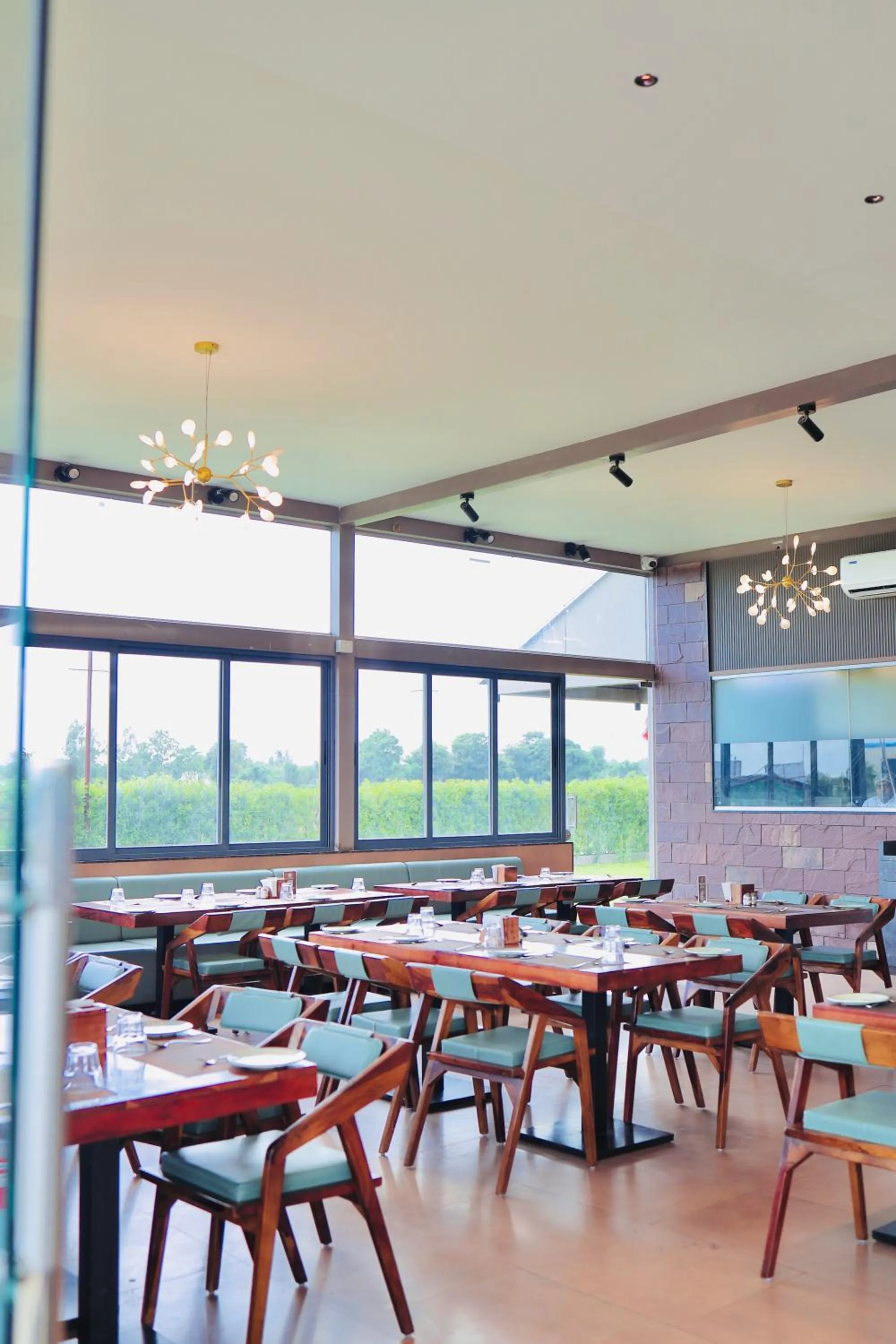 Restaurant/places to eat in Hotel Laxmi Elite Karad