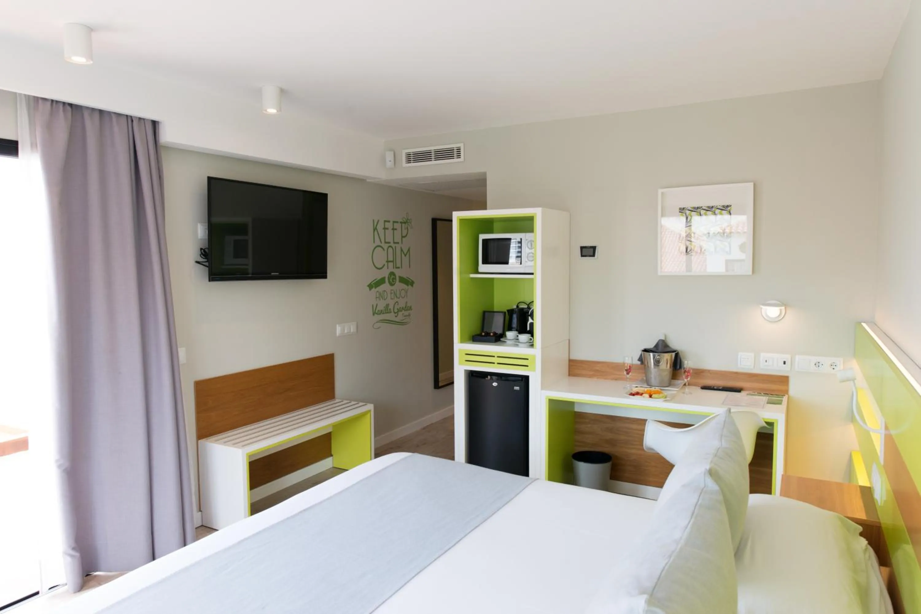 Coffee/tea facilities, Bed in Vanilla Garden Boutique Hotel - Adults Only