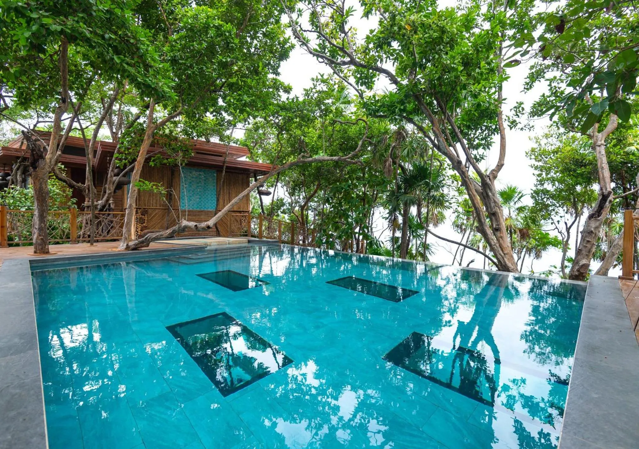 Swimming pool in Kimpton - Grand Roatan Resort and Spa