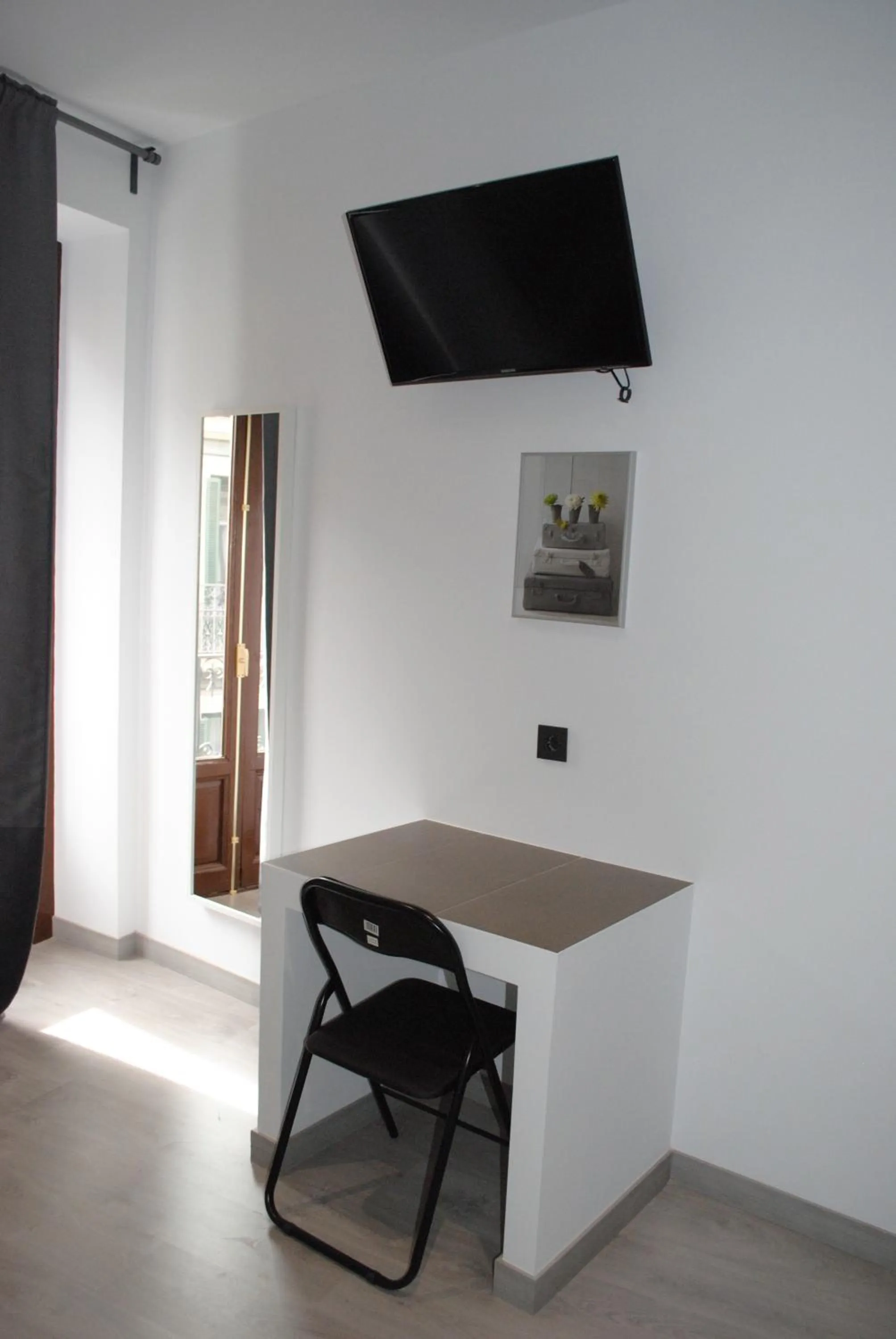 Day in Fuencarral Rooms