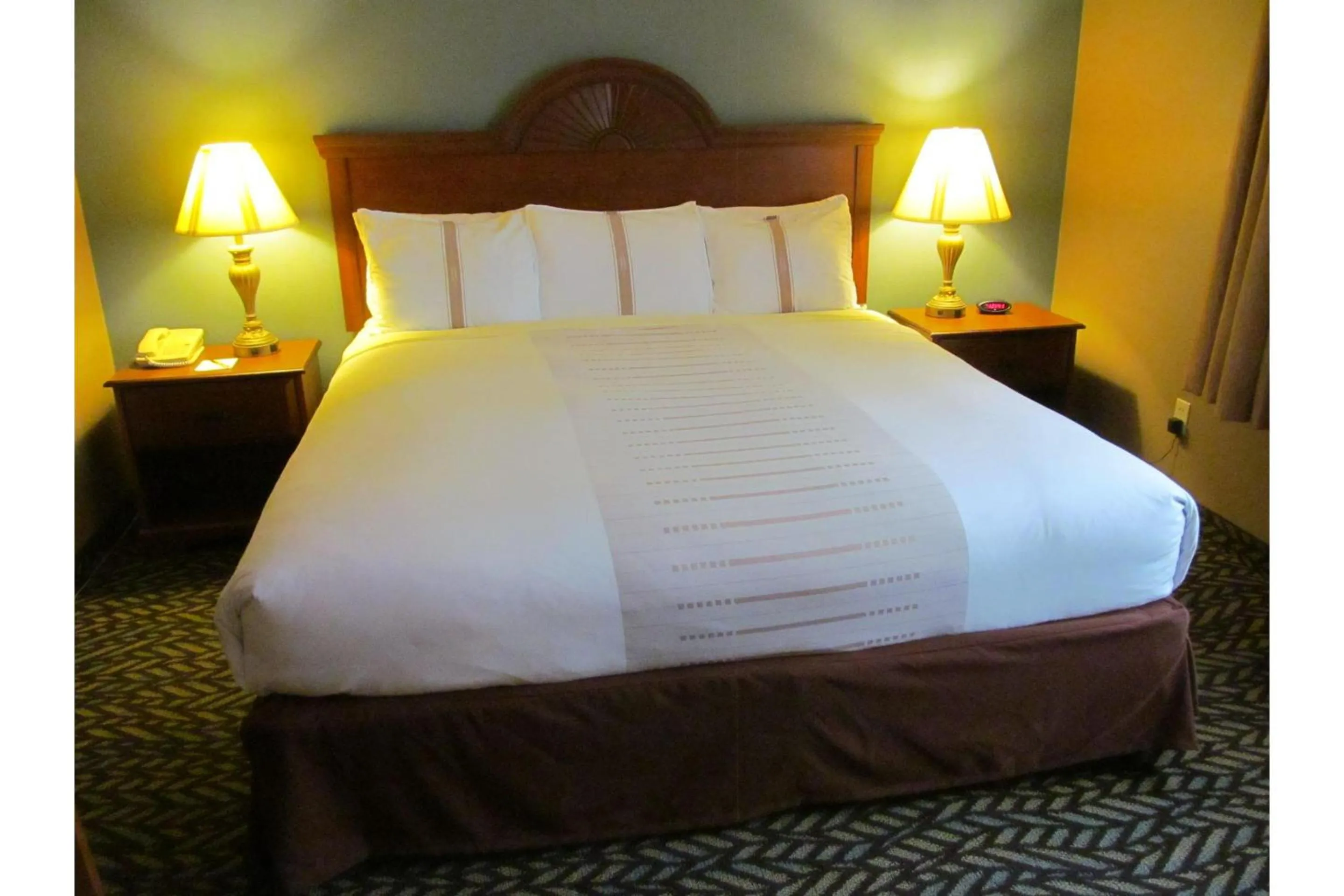 Bedroom, Bed in Fireside Inn and Suites