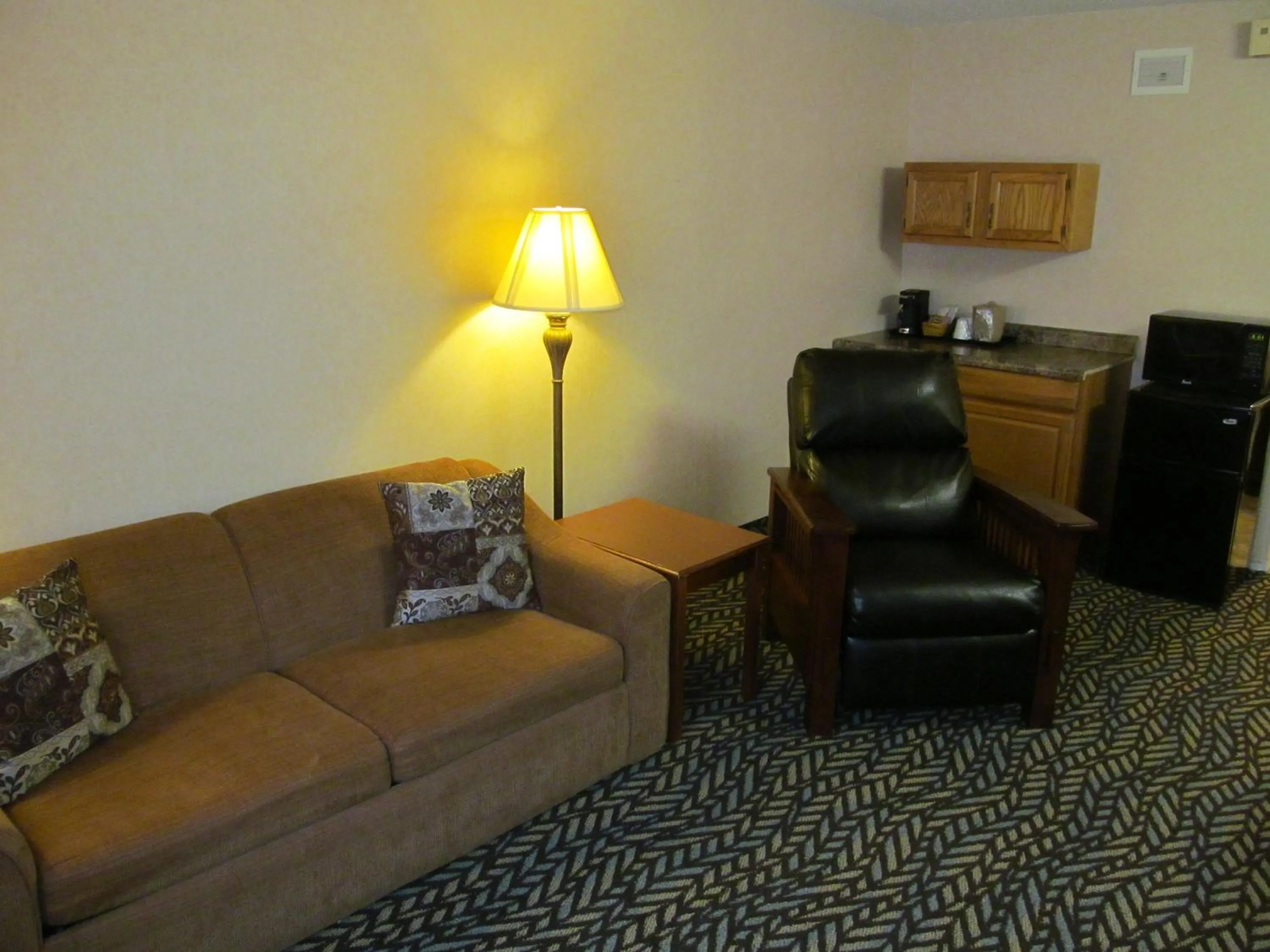 Kitchen or kitchenette in Fireside Inn and Suites