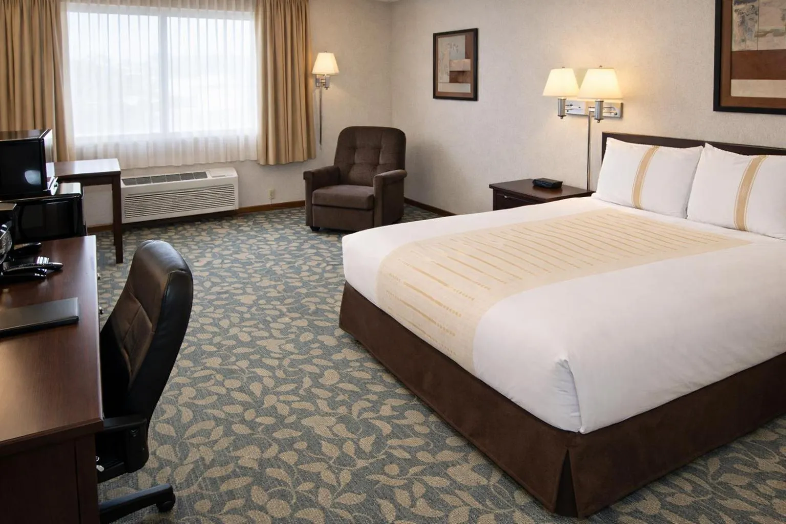 Bedroom, Bed in Fireside Inn and Suites