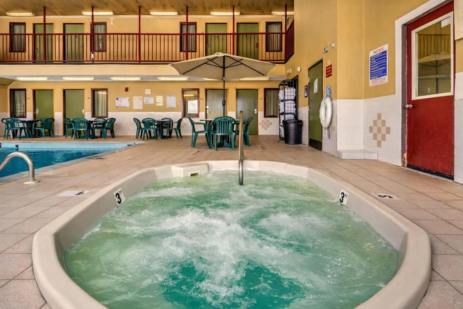 Swimming pool in Fireside Inn and Suites