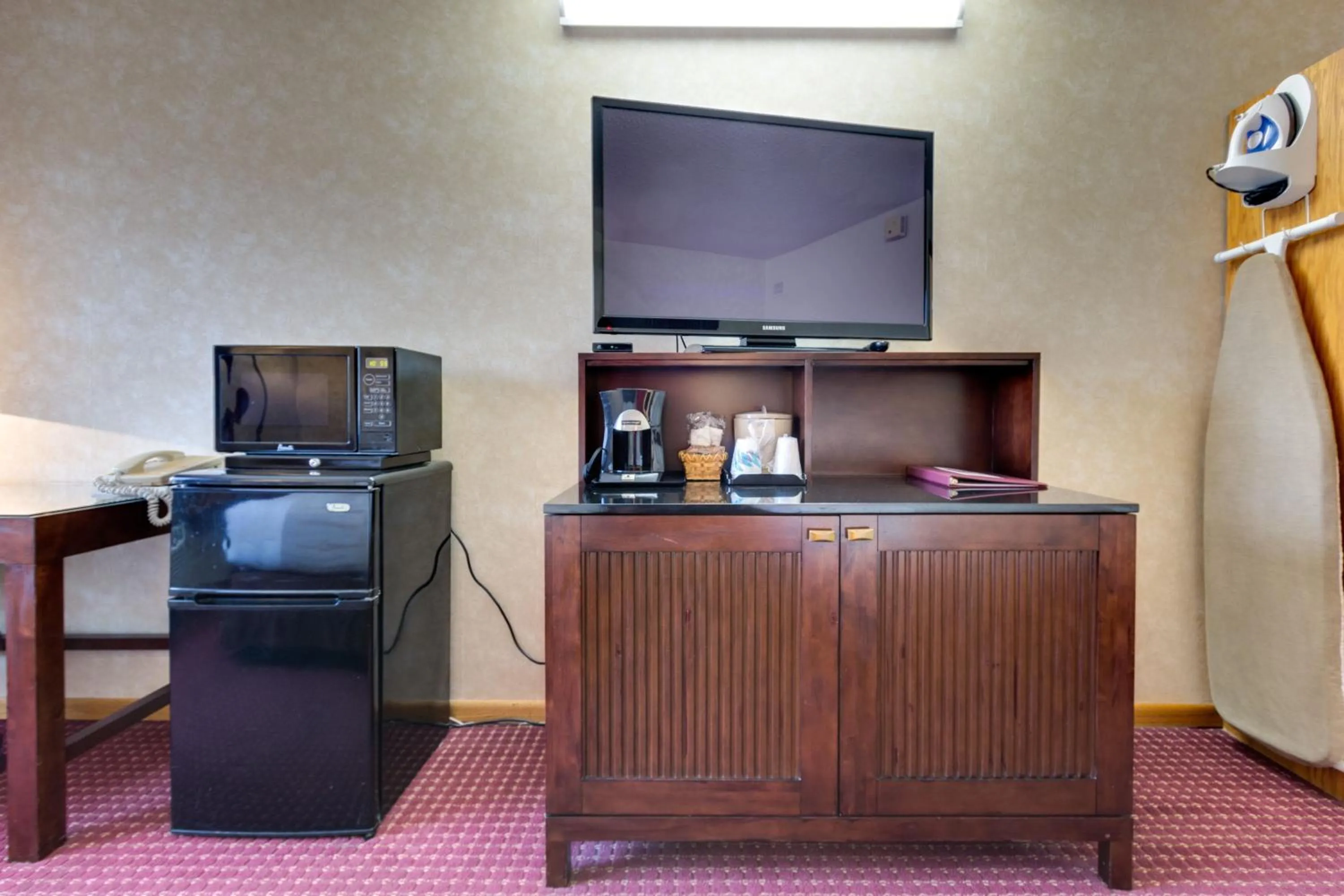 Kitchen or kitchenette in Fireside Inn and Suites