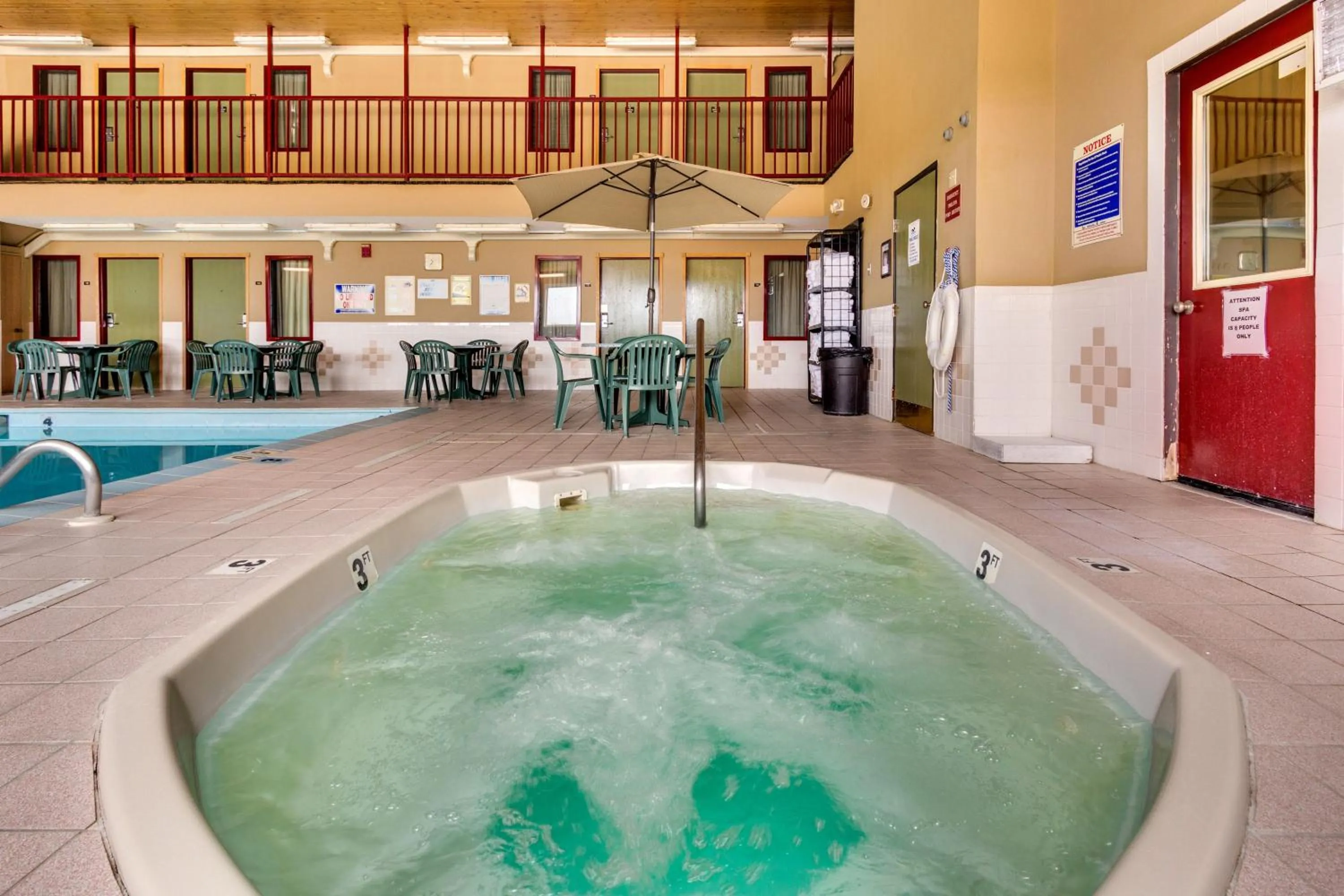 Hot Tub in Fireside Inn and Suites