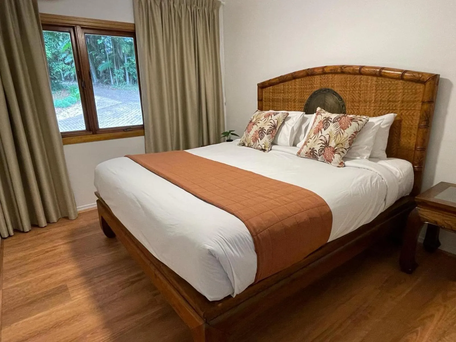 Bedroom, Bed in Pethers Rainforest Retreat
