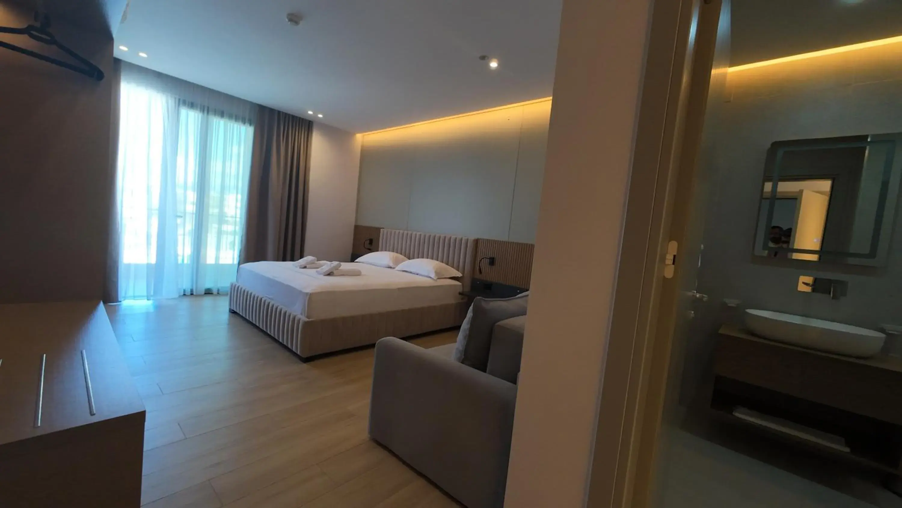 Deluxe King Suite with Balcony and Sea View in Hotel Boutique Onix Deluxe King Suite with Balcony and Sea View in Hotel Boutique Onix