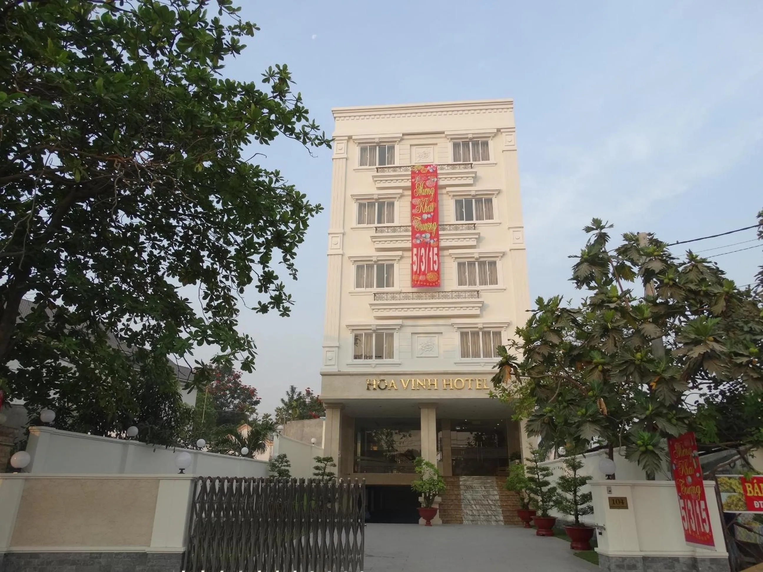 Facade/entrance in Hoa Vinh Hotel