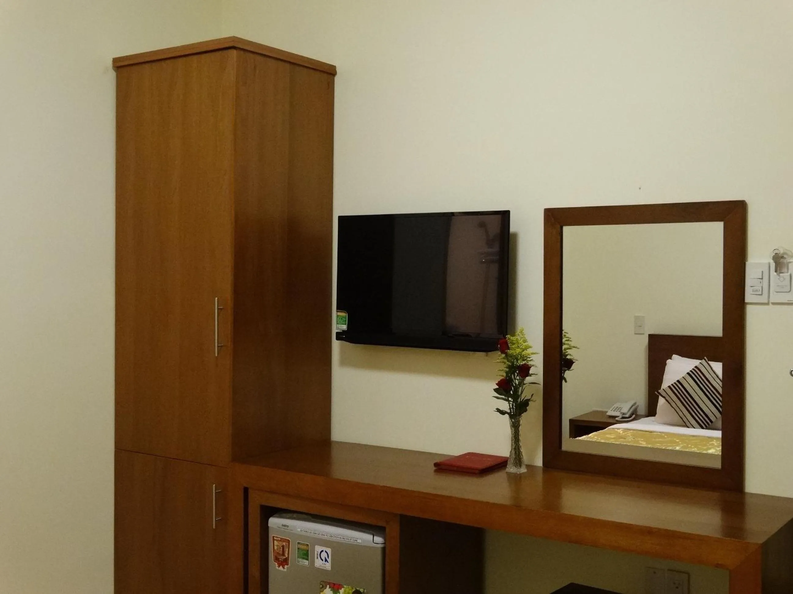 TV and multimedia in Hoa Vinh Hotel