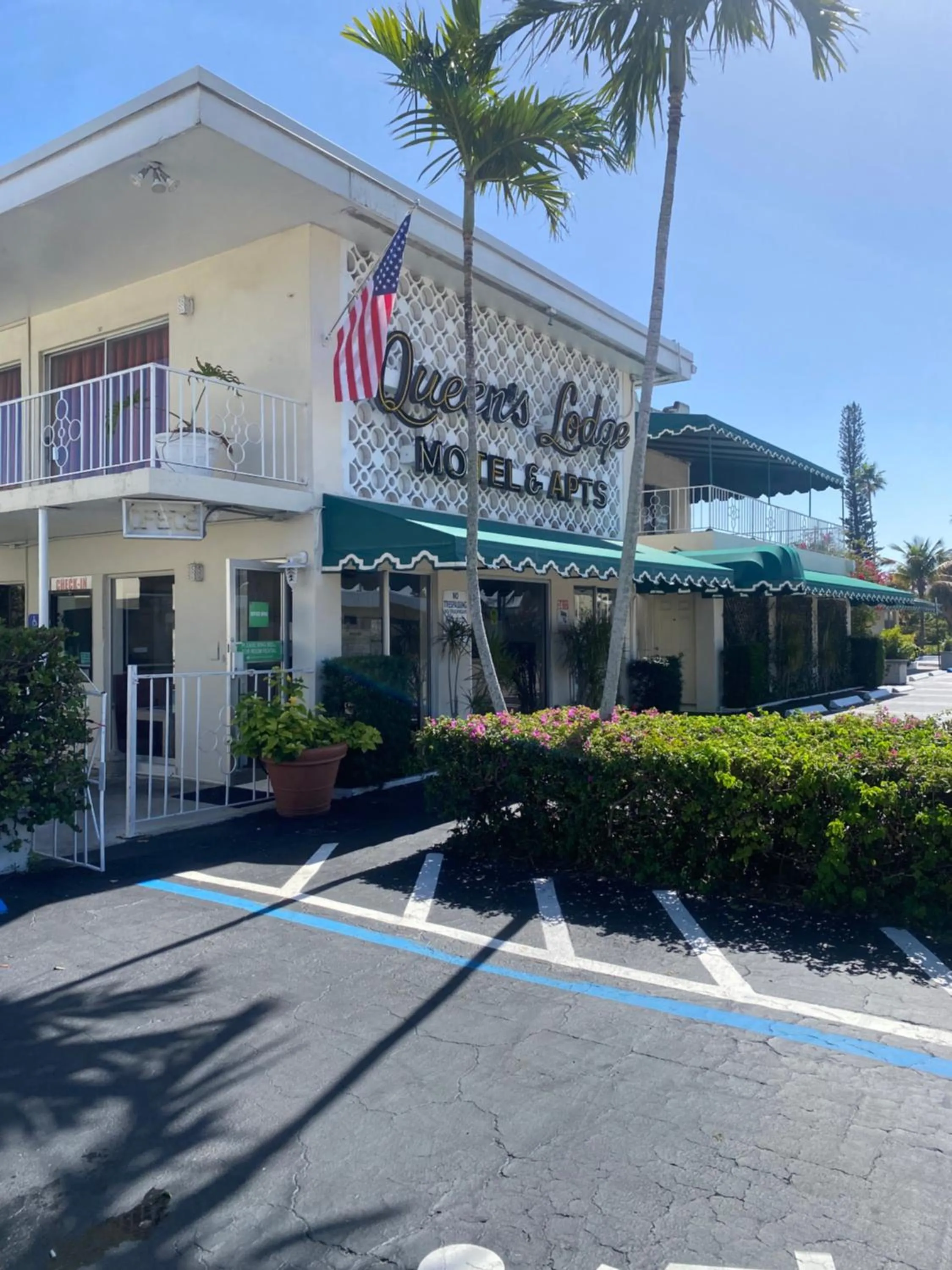 Property building in Queens Lodge Motel