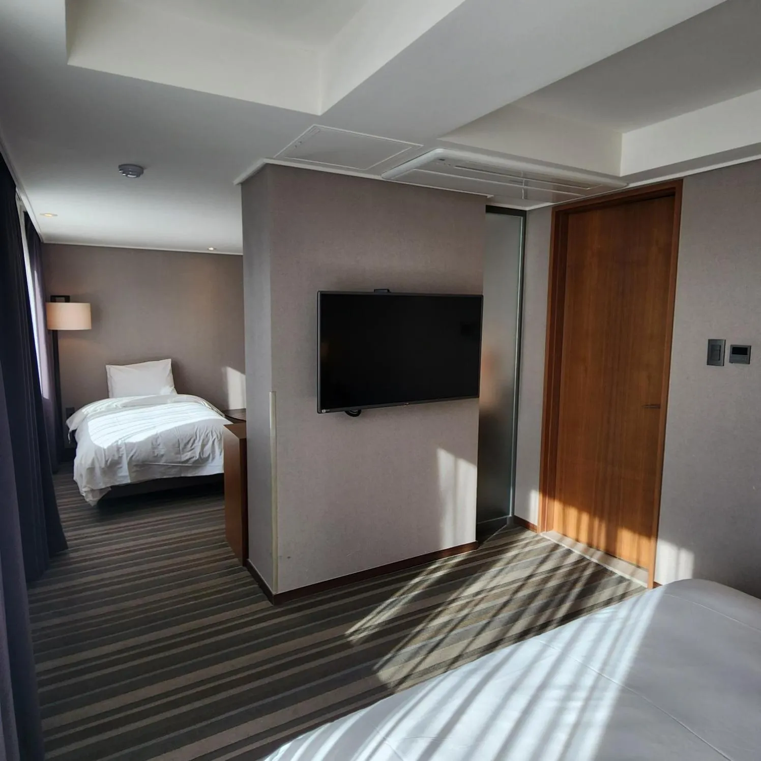 TV and multimedia, Bed in Avonhotel Gunsan