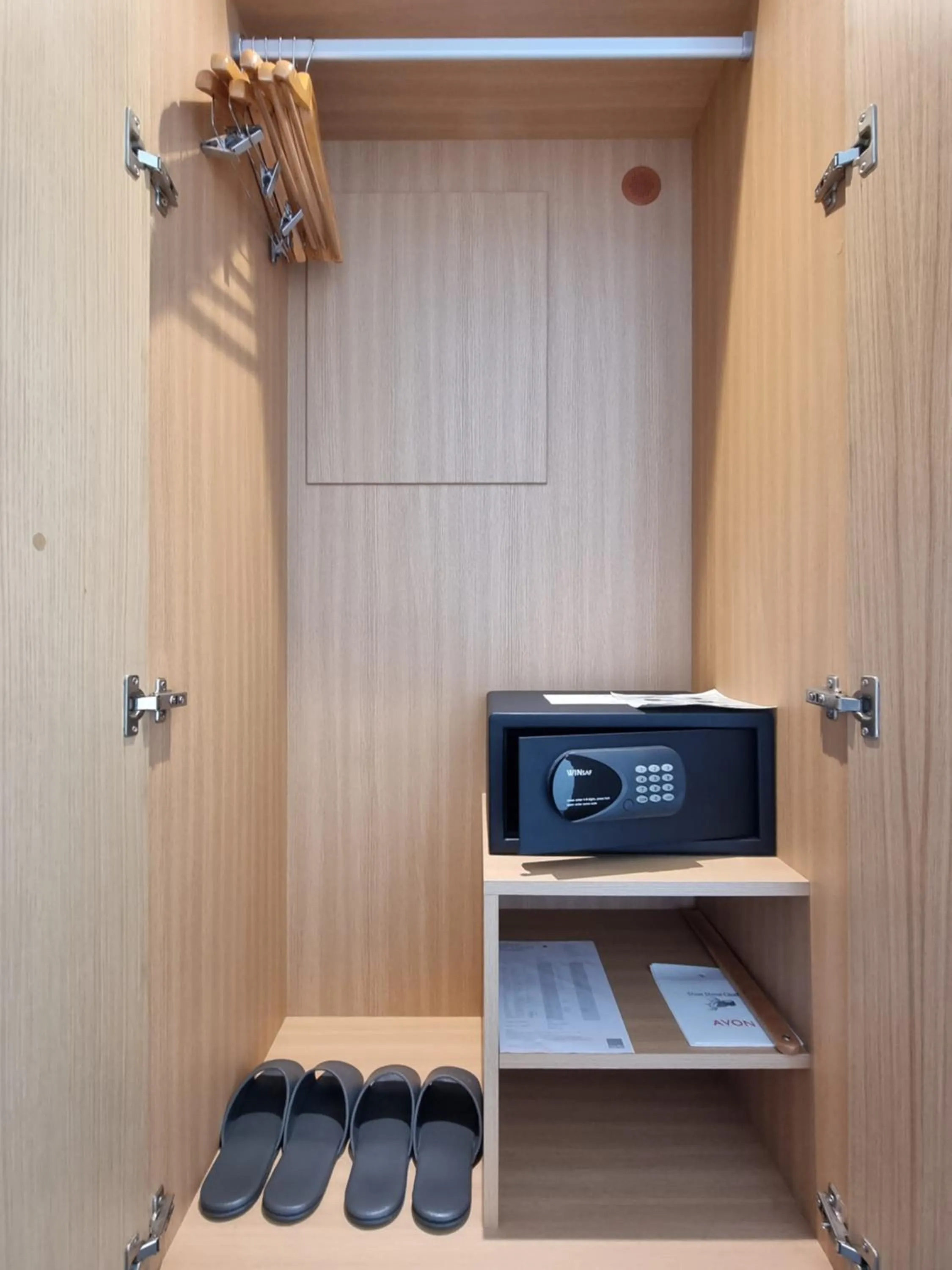 wardrobe in Avonhotel Gunsan