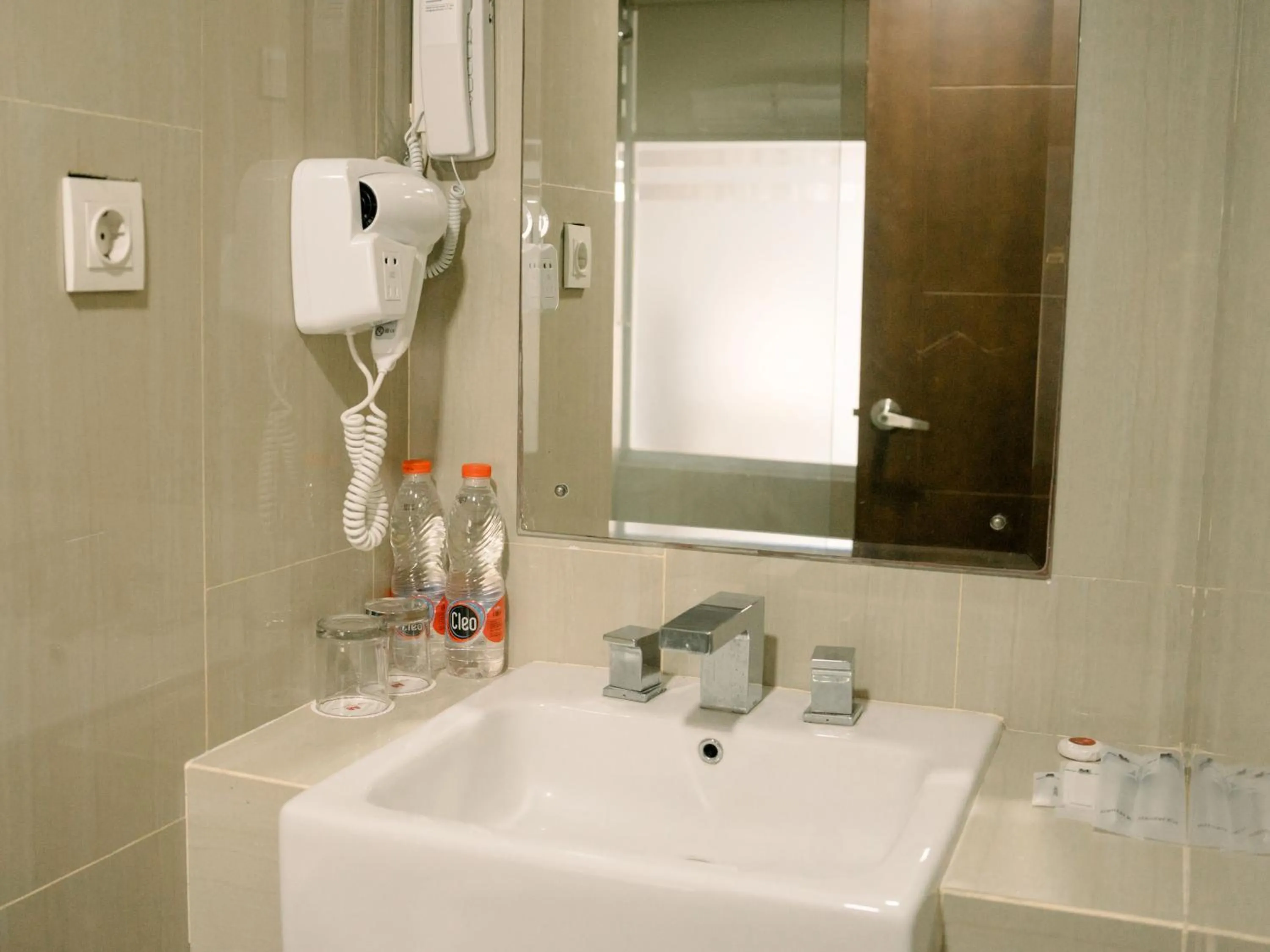 Bathroom in Merapi Merbabu Hotels Bekasi