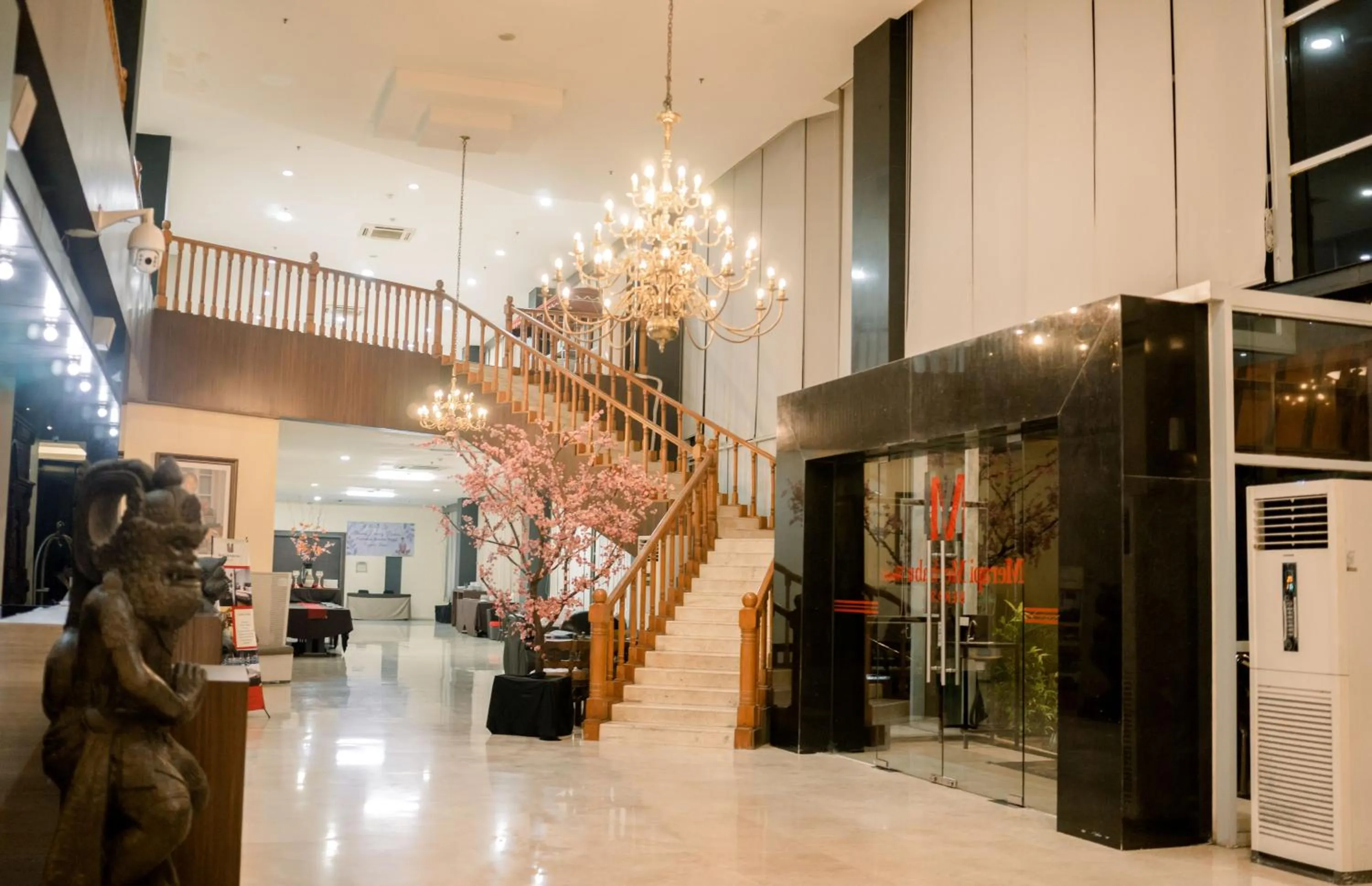Lobby or reception in Merapi Merbabu Hotels Bekasi