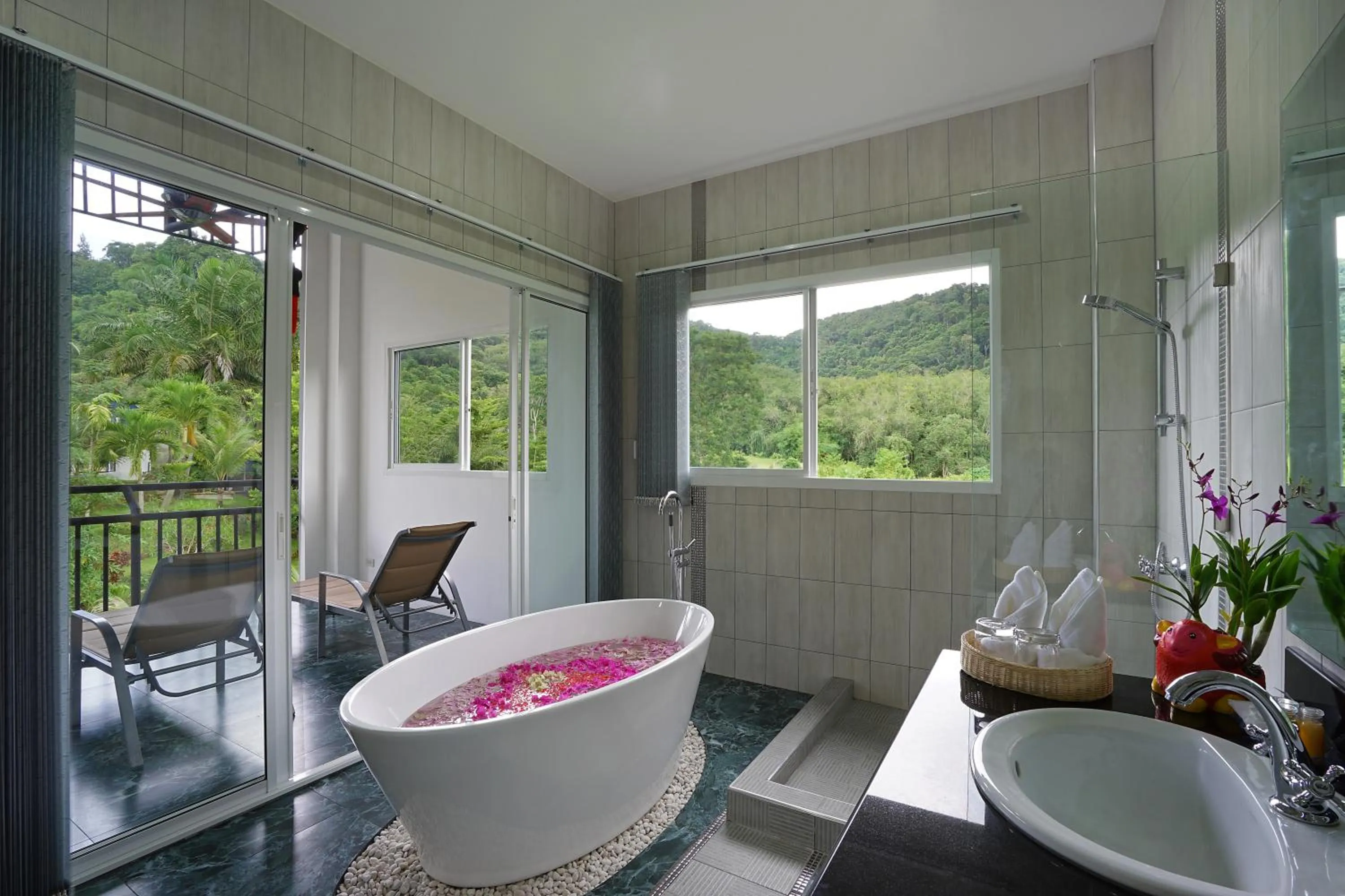 Bathroom in Chalong - 10 BR Private Pool Villa - Villa Nap Dau - Phuket