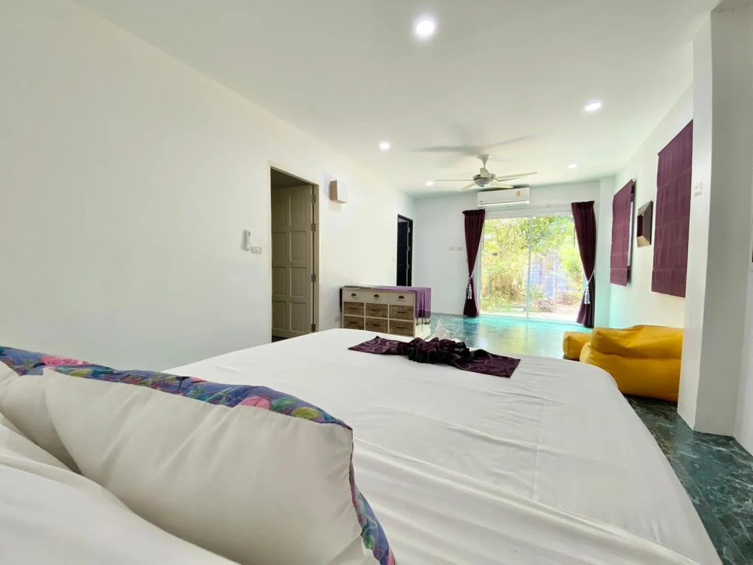 Bed in Chalong - 10 BR Private Pool Villa - Villa Nap Dau - Phuket
