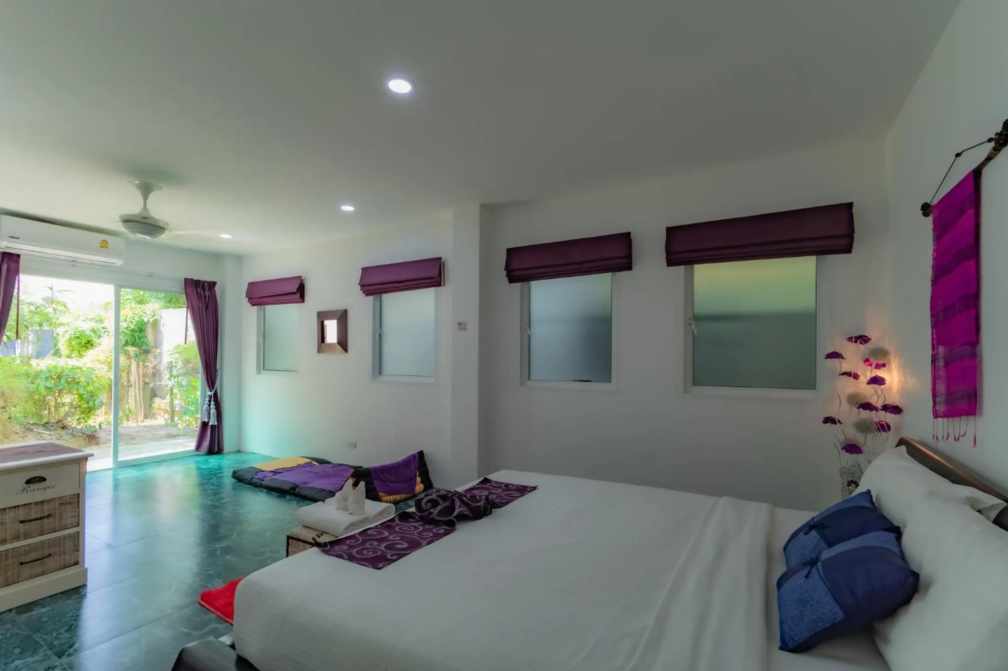 Bed in Chalong - 10 BR Private Pool Villa - Villa Nap Dau - Phuket