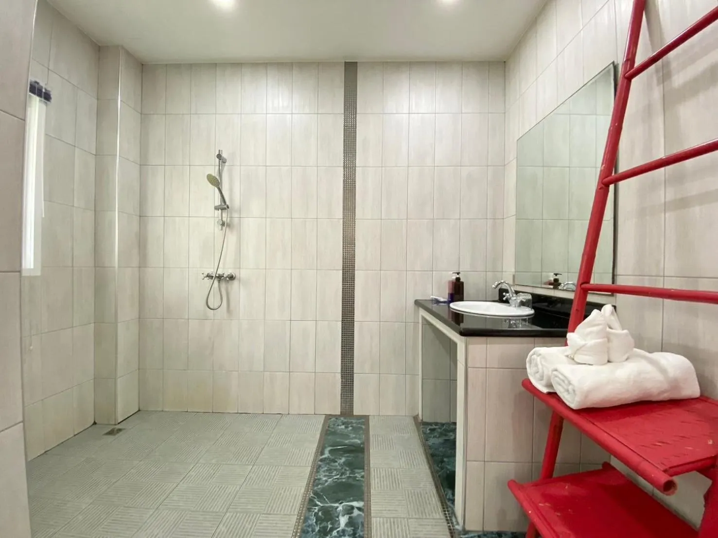 Shower in Chalong - 10 BR Private Pool Villa - Villa Nap Dau - Phuket