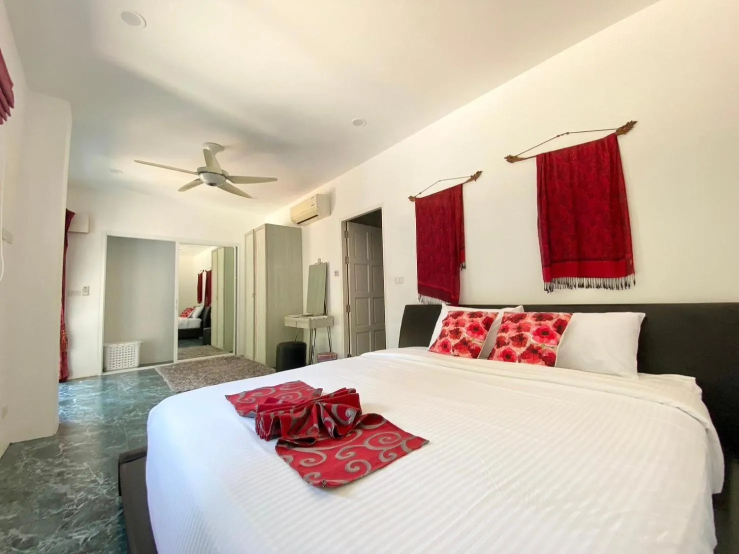 Bed in Chalong - 10 BR Private Pool Villa - Villa Nap Dau - Phuket