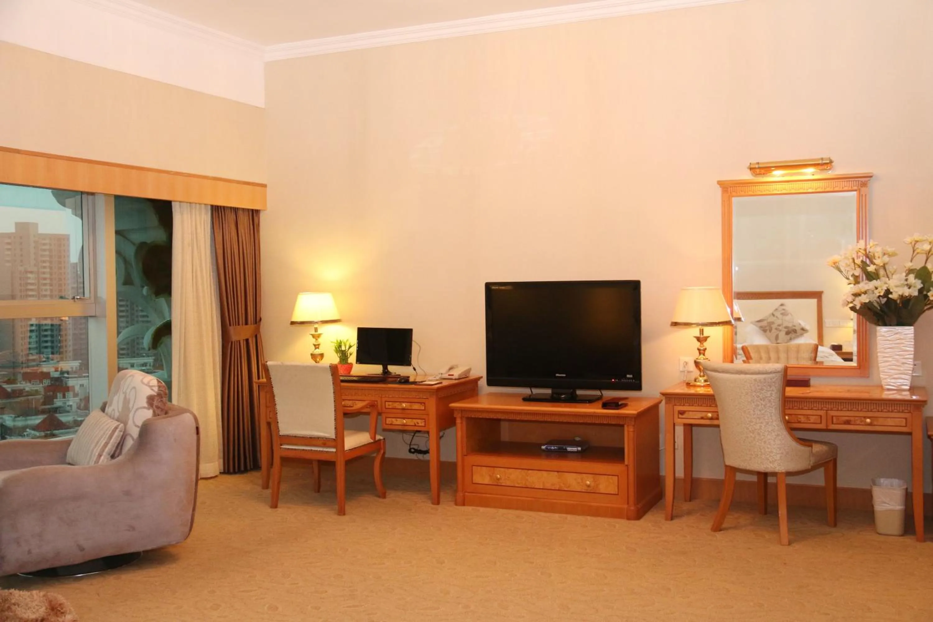 Living room, TV/Entertainment Center in Zhuhai Dehan Hotel