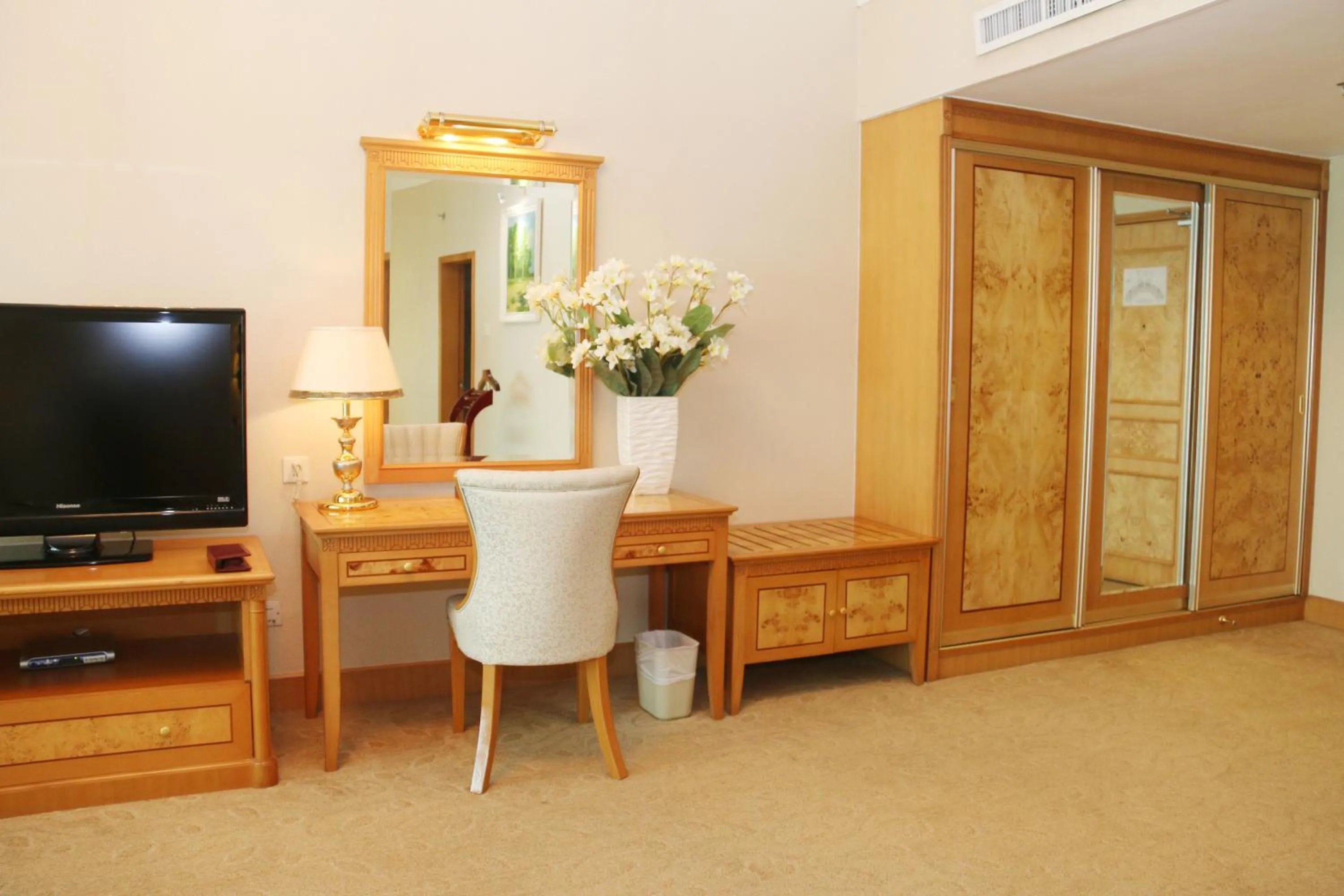 TV and multimedia, TV/Entertainment Center in Zhuhai Dehan Hotel