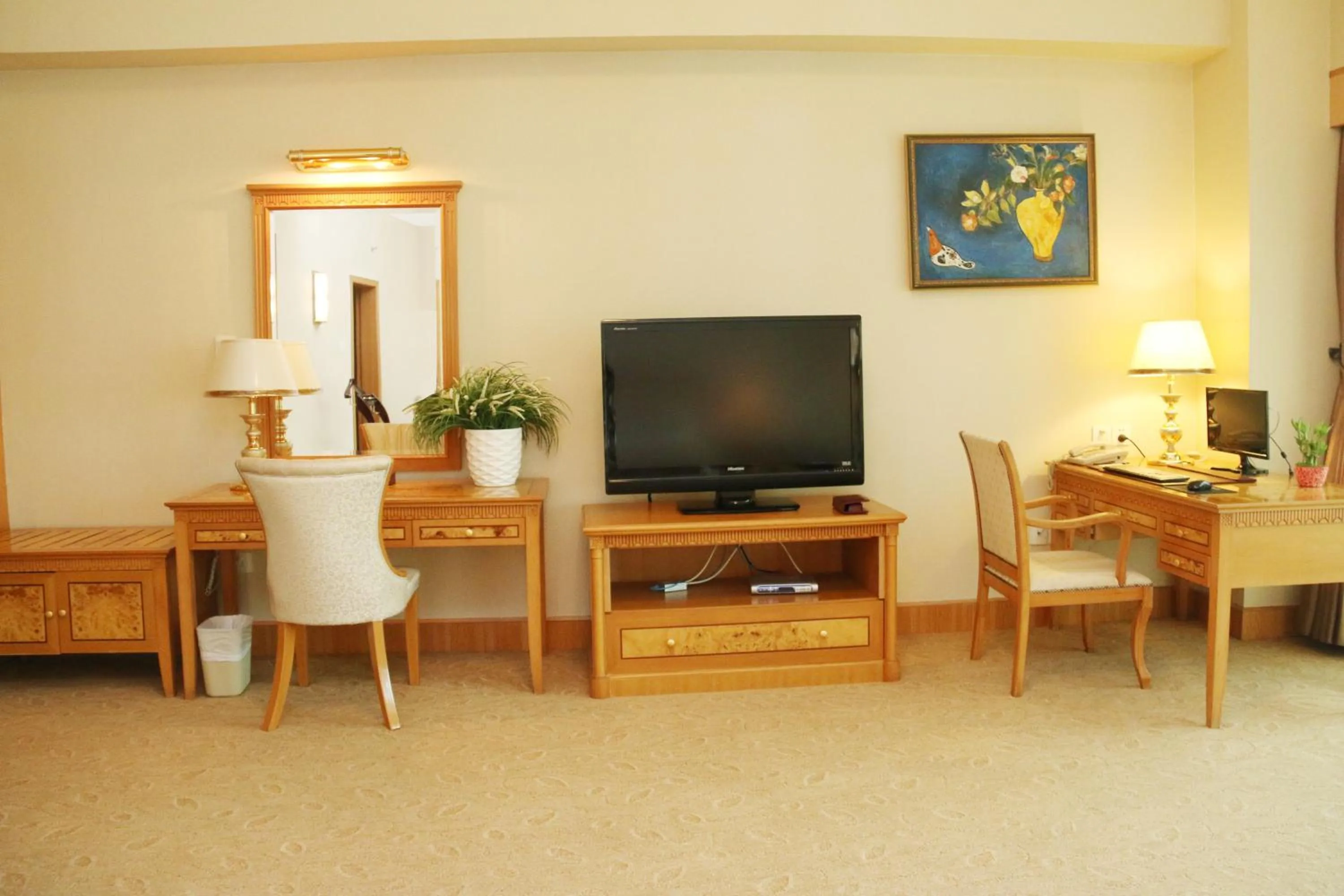 TV and multimedia, TV/Entertainment Center in Zhuhai Dehan Hotel