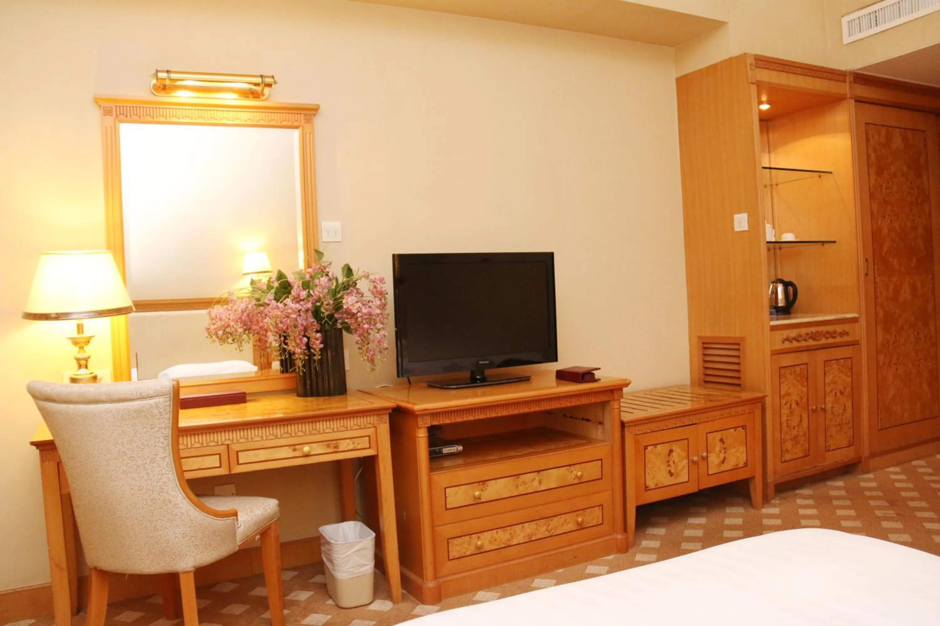 TV and multimedia, TV/Entertainment Center in Zhuhai Dehan Hotel