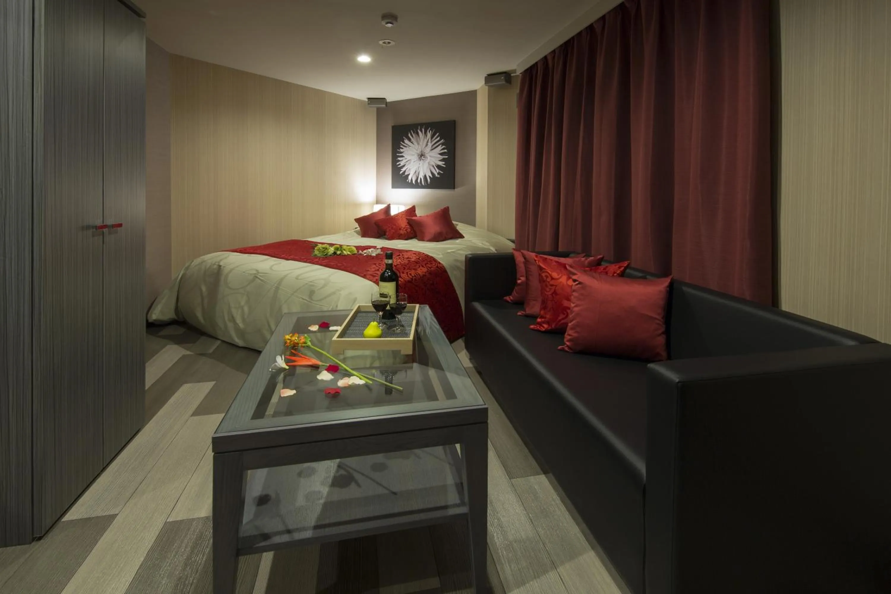 Photo of the whole room, Bed in Hotel In The Green (Adult Only)