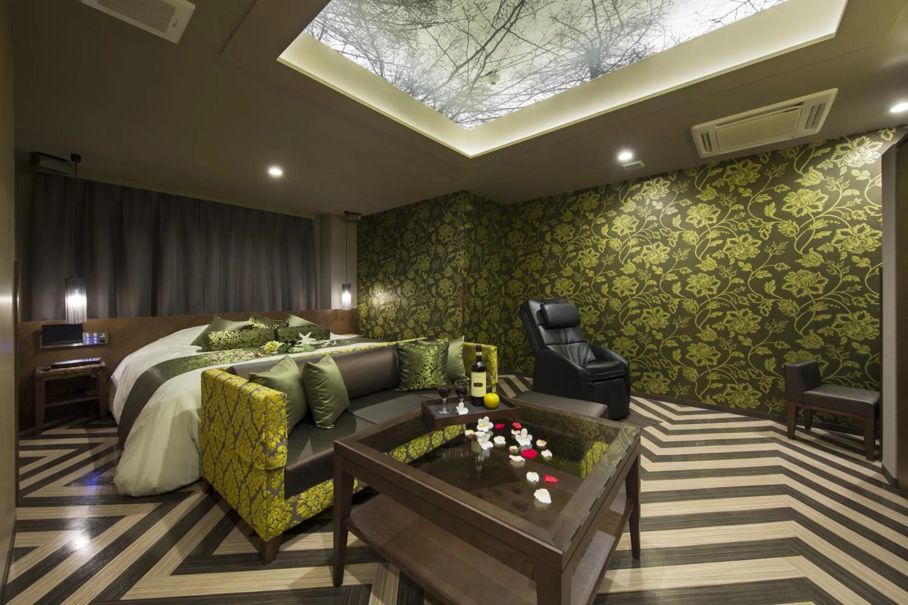 Photo of the whole room in Hotel In The Green (Adult Only)