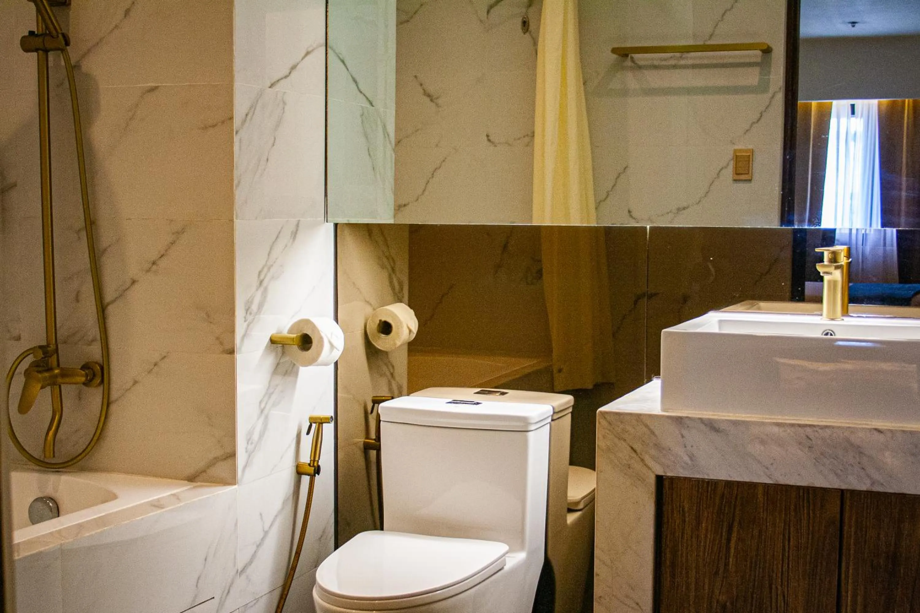 Shower in Elijah Hotel