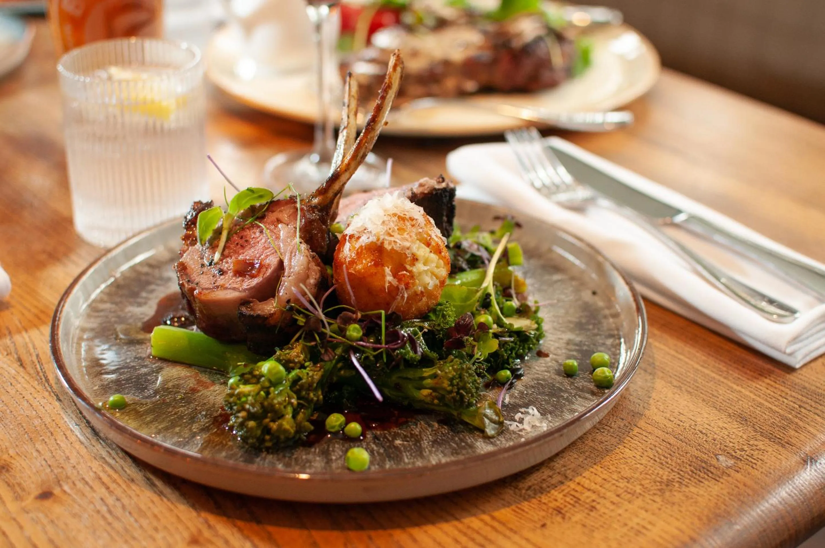 Food and drinks in The Cowdray Arms