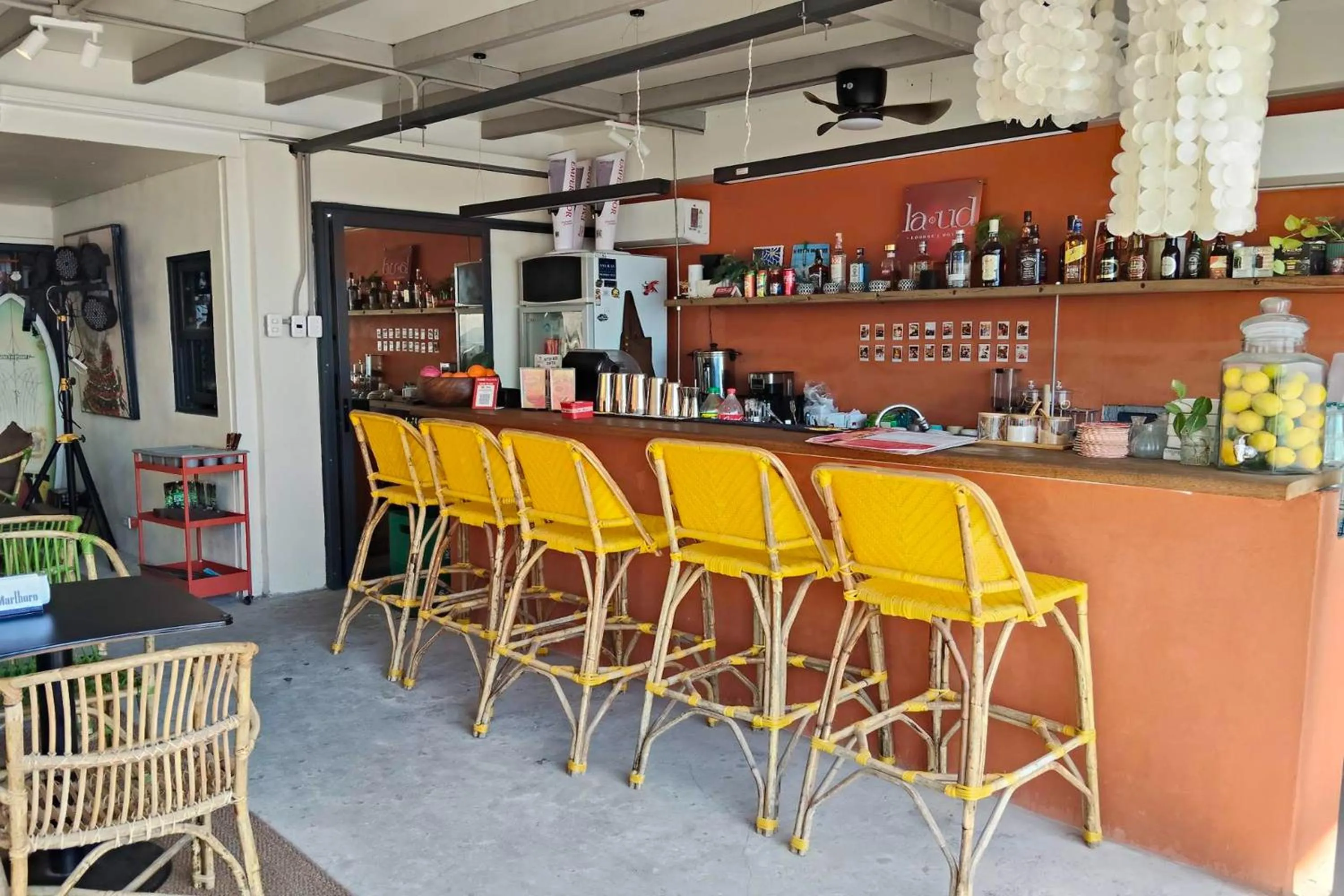 Lounge or bar in La Ud Lounge and Hostel