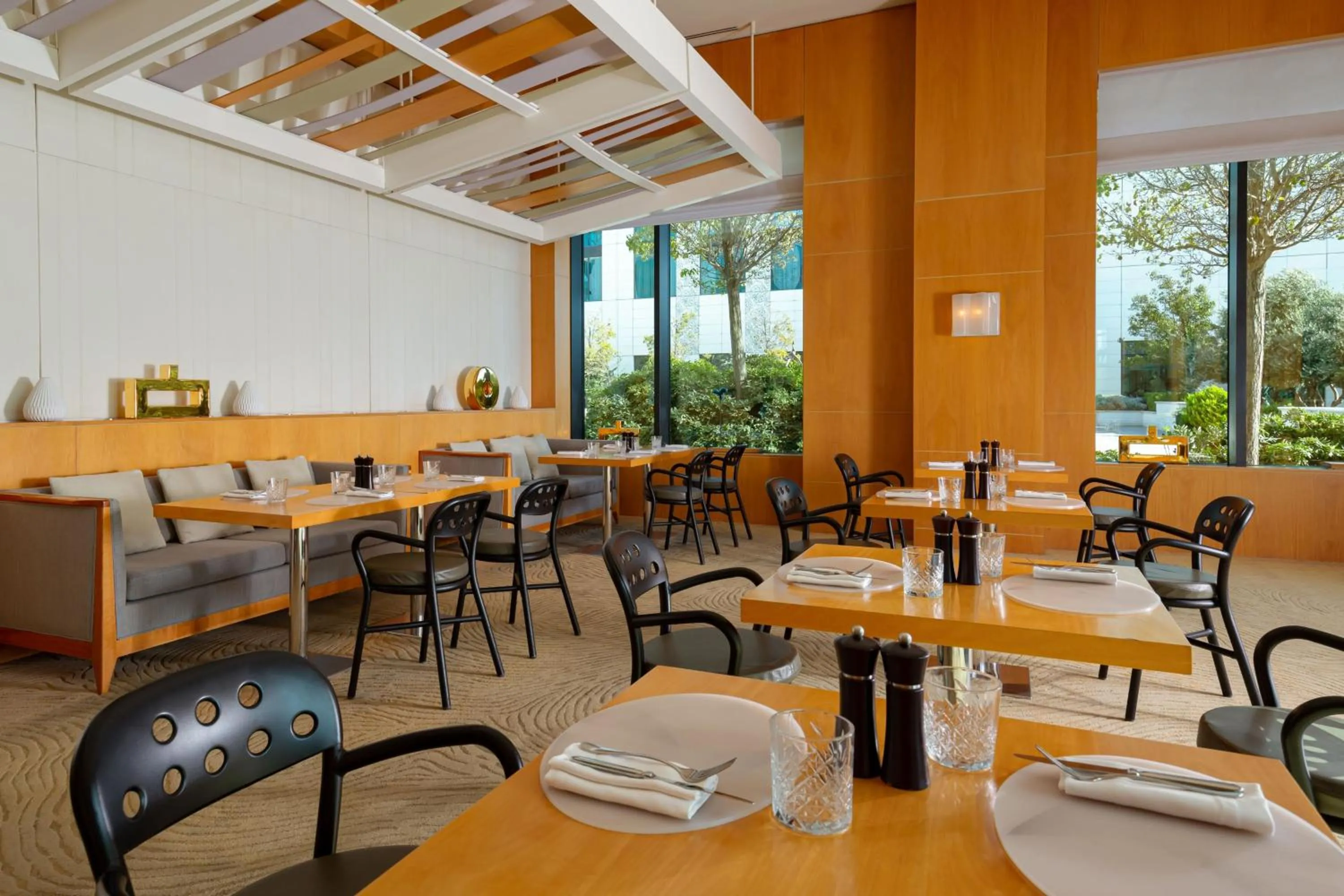 Lounge or bar in Baku Marriott Hotel Boulevard