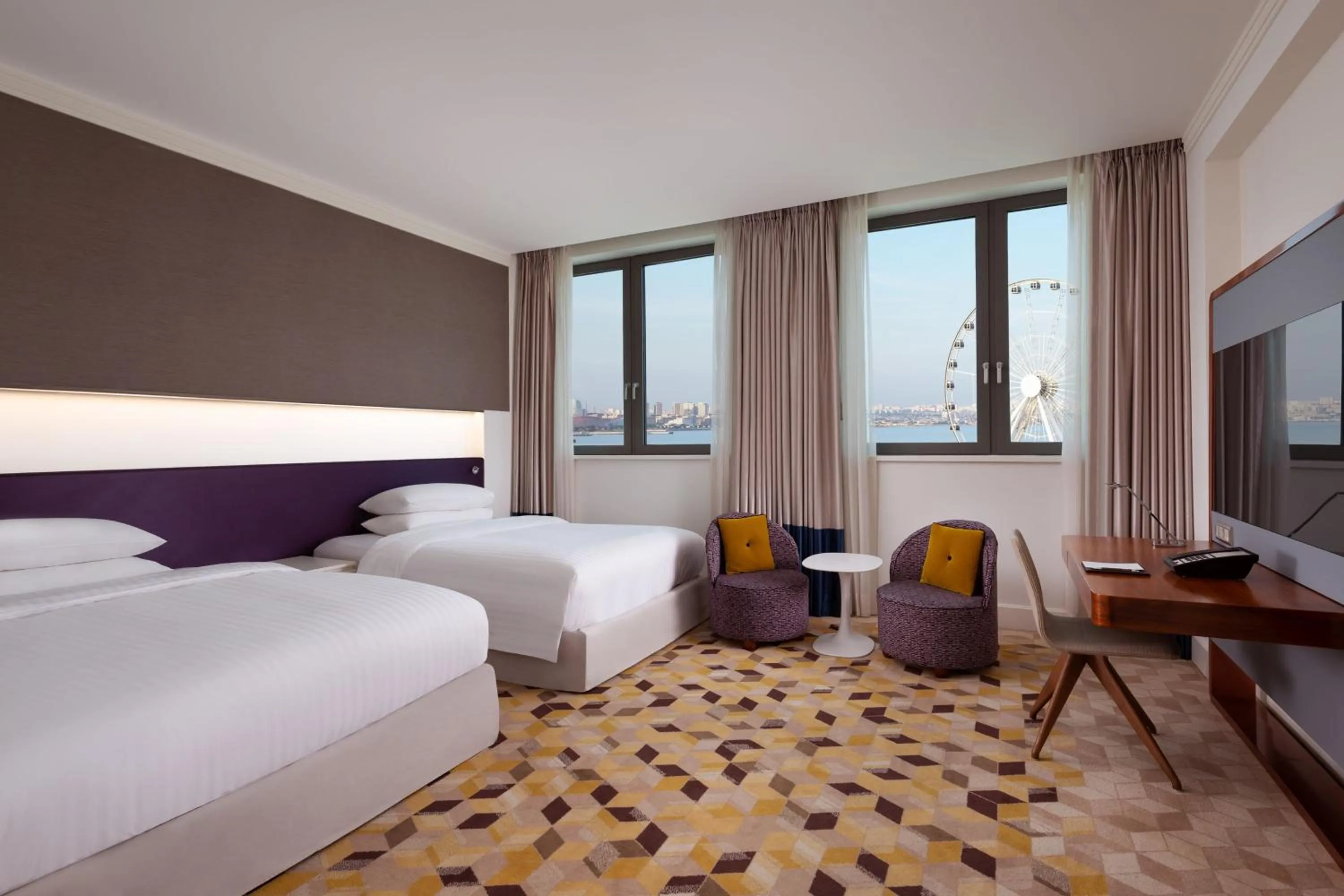 Photo of the whole room, Bed in Sheraton Baku Intourist