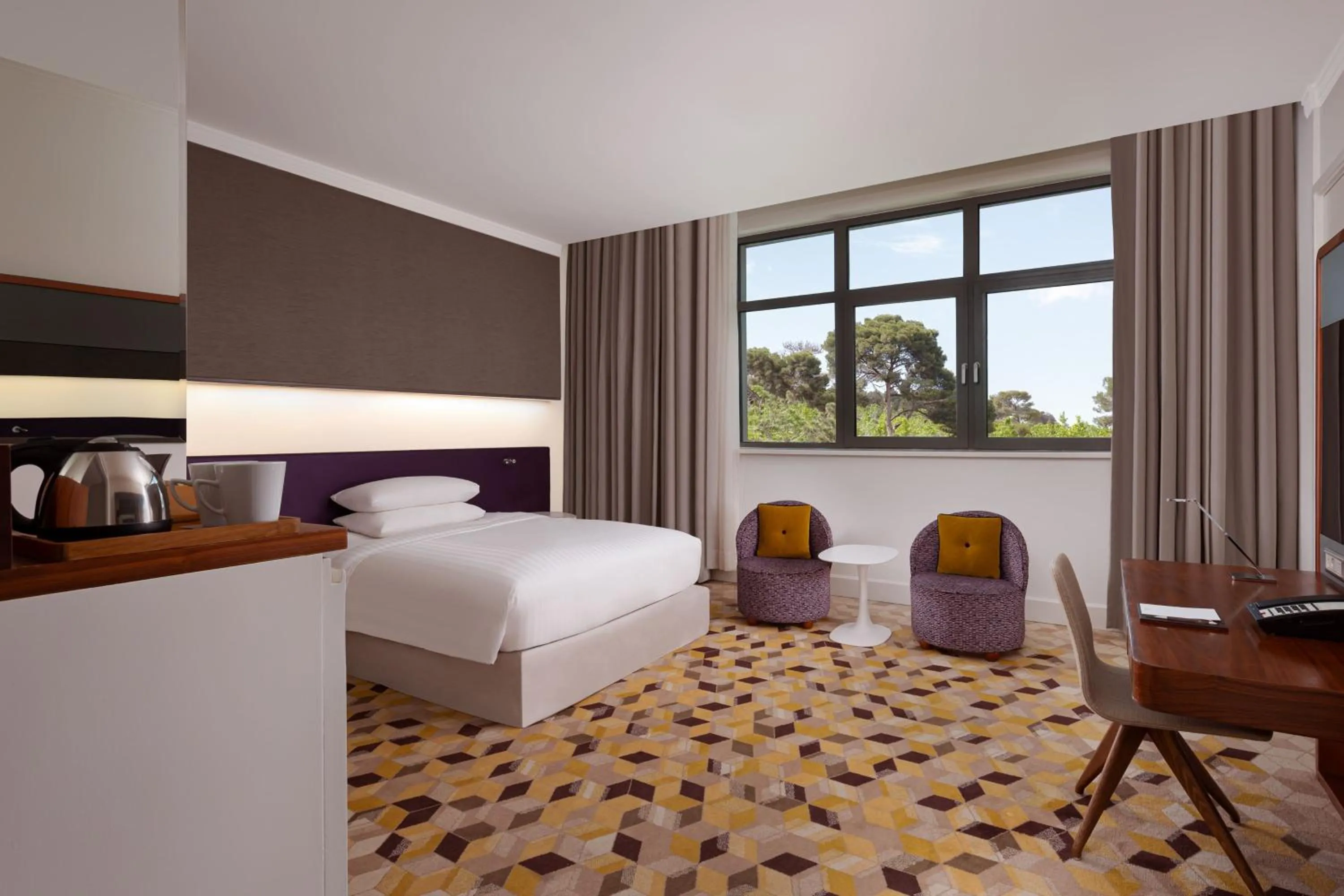 Photo of the whole room, Bed in Sheraton Baku Intourist