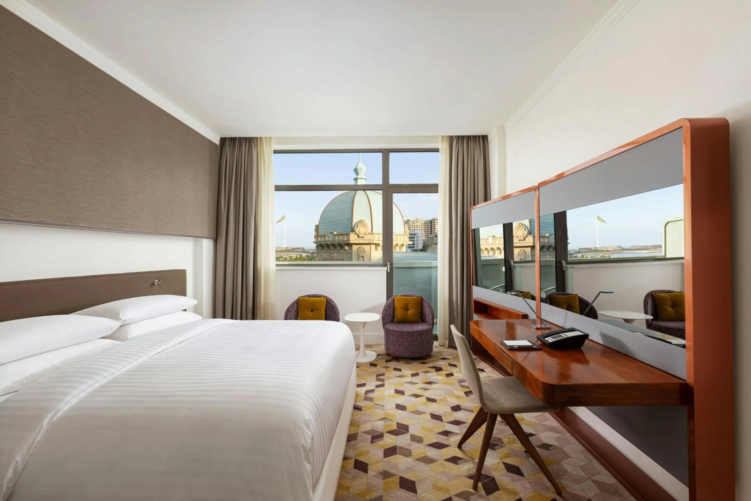 Photo of the whole room, Bed in Sheraton Baku Intourist